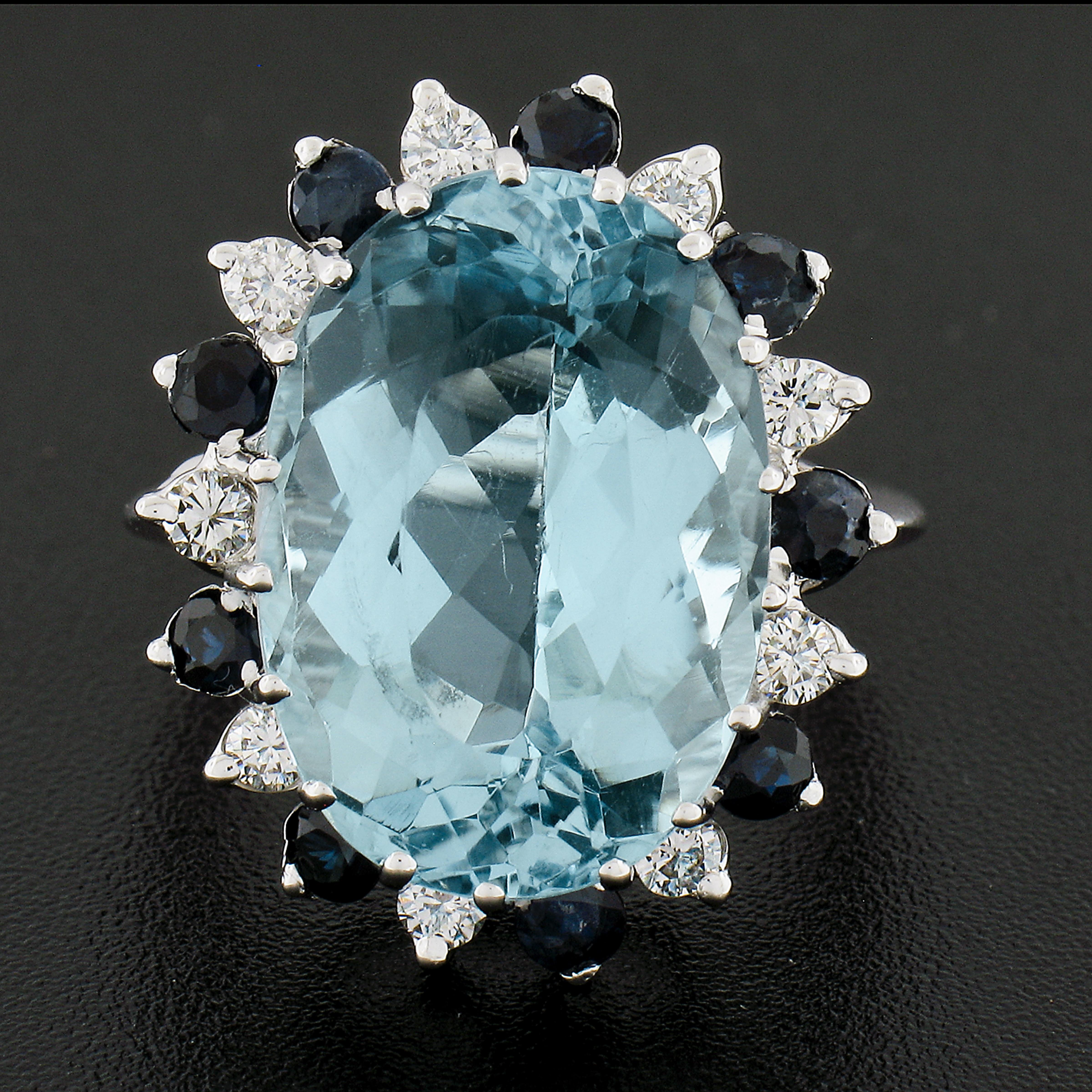 14K Gold Großer 16,77ctw GIA Oval Blauer Topas mit Saphir & Diamant Cocktail-Ring (Ovalschliff) im Angebot