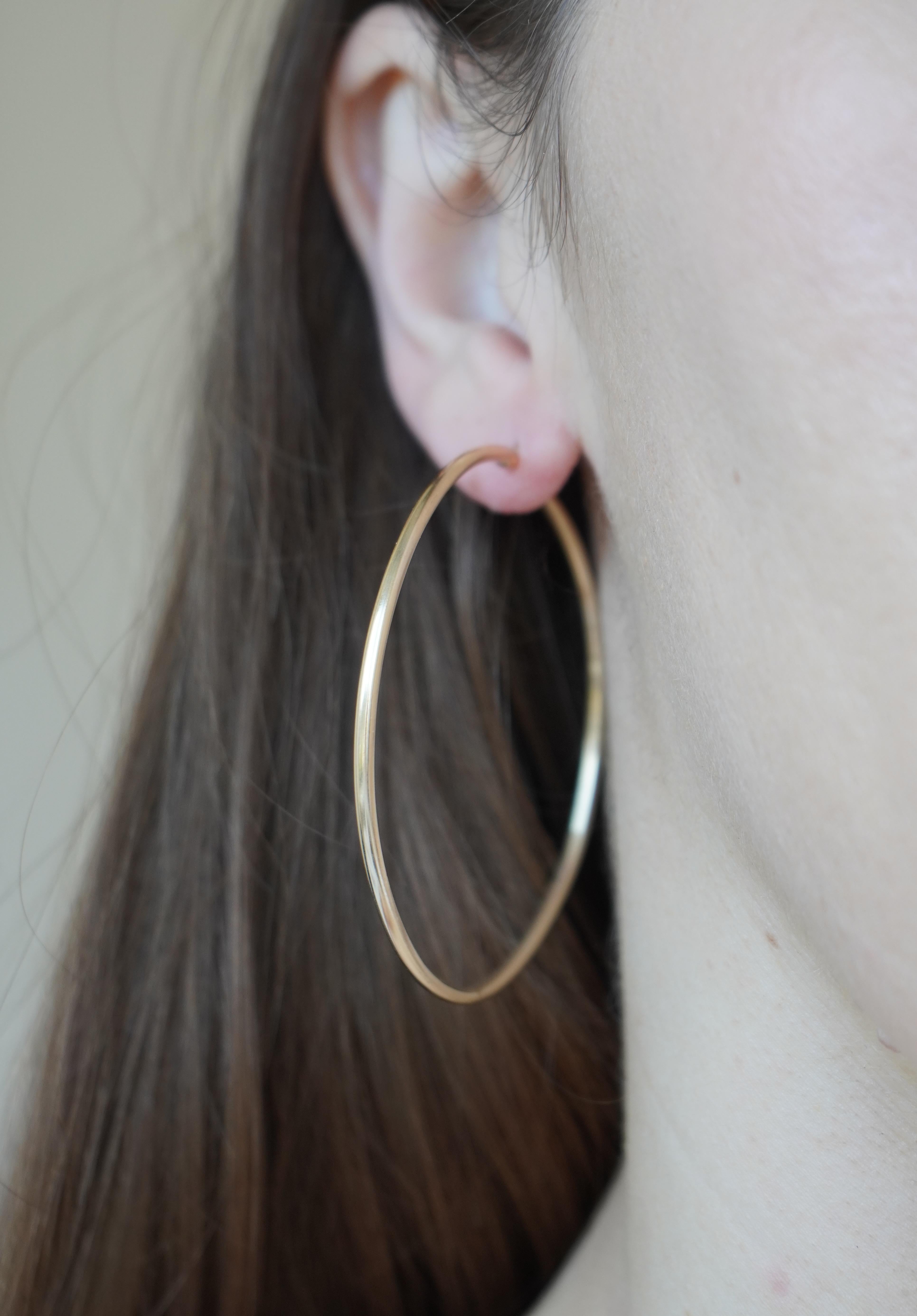 Pendientes de aro grandes de oro de 14k Moderno en venta