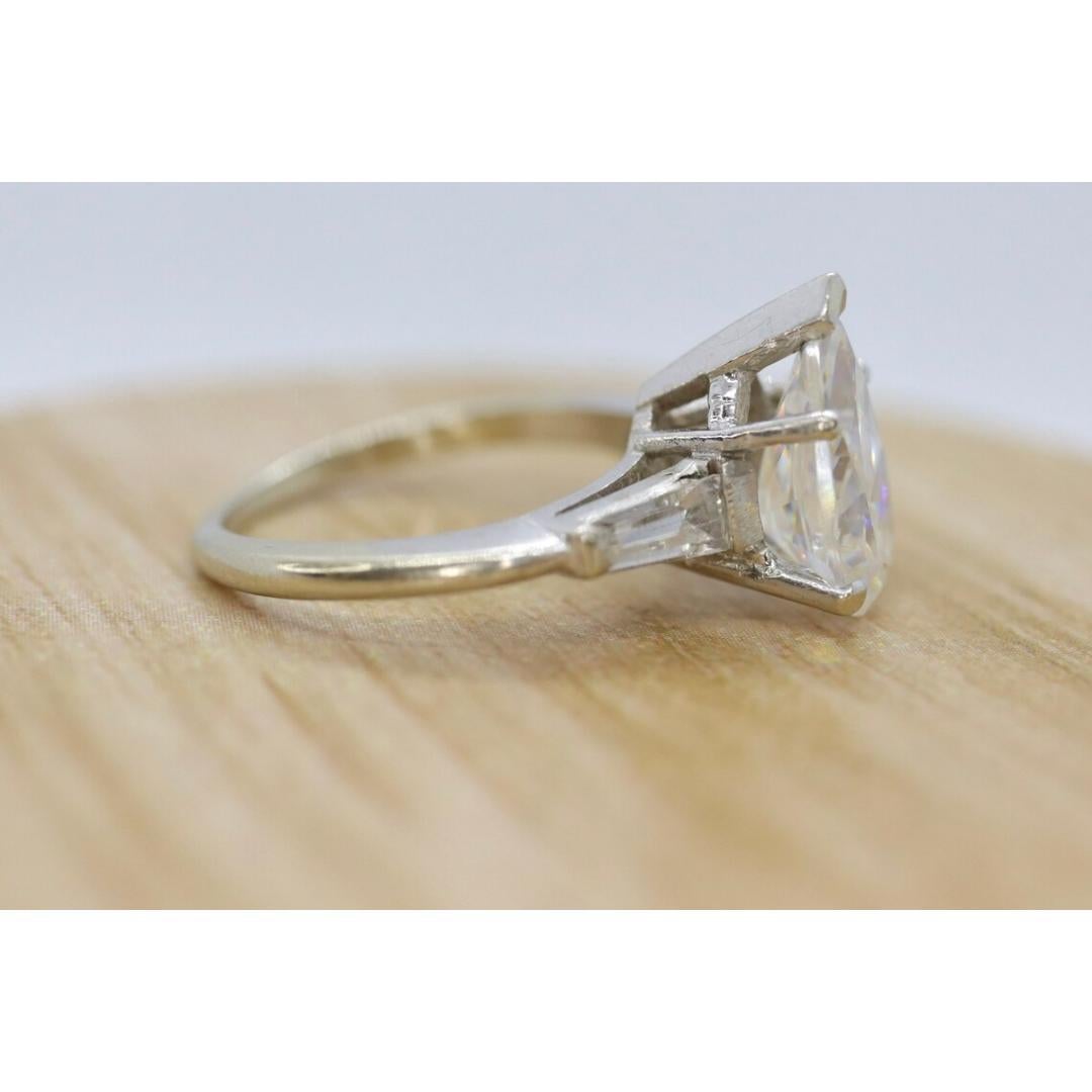14k Gold LARGE White Topaz Pear cut engagement ring. Baguette and Pear cut solit In Good Condition In Port Charlotte, FL