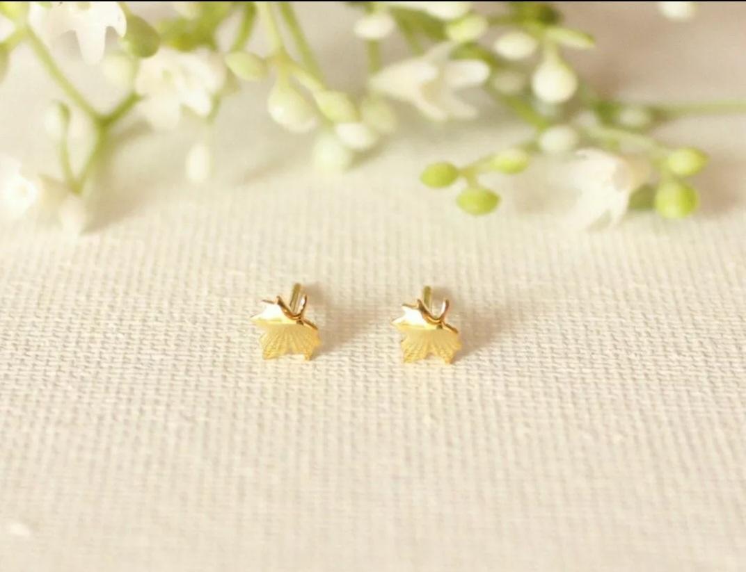 14k Gold Leaf Studs Maple Leaf Earrings Gold Autumn Jewelry October Jewelry Gift For Sale 1