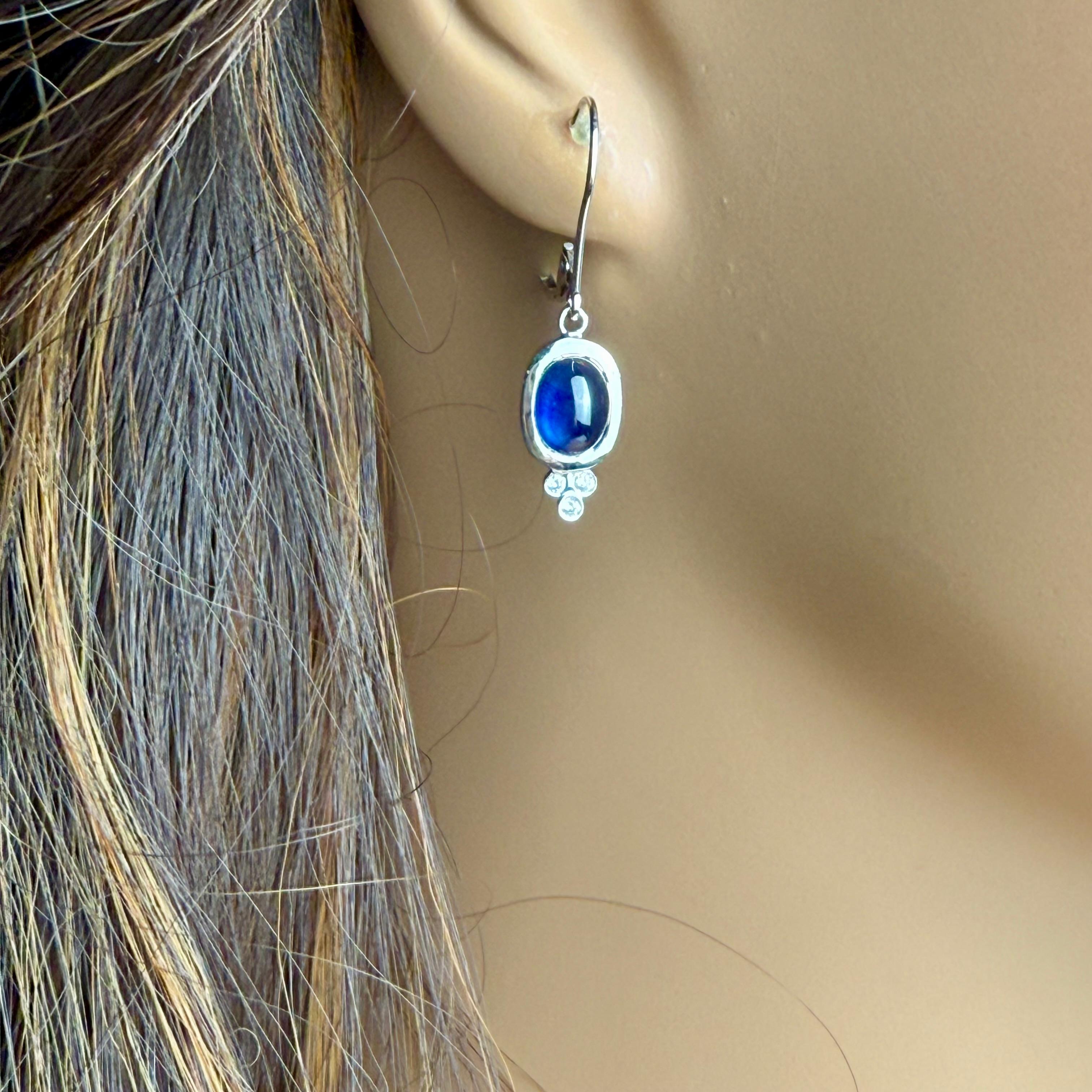 14K Gold Lever Back Earrings with 4.15 Carat Cabochon Sapphire and Diamond Neuf - En vente à New York, NY