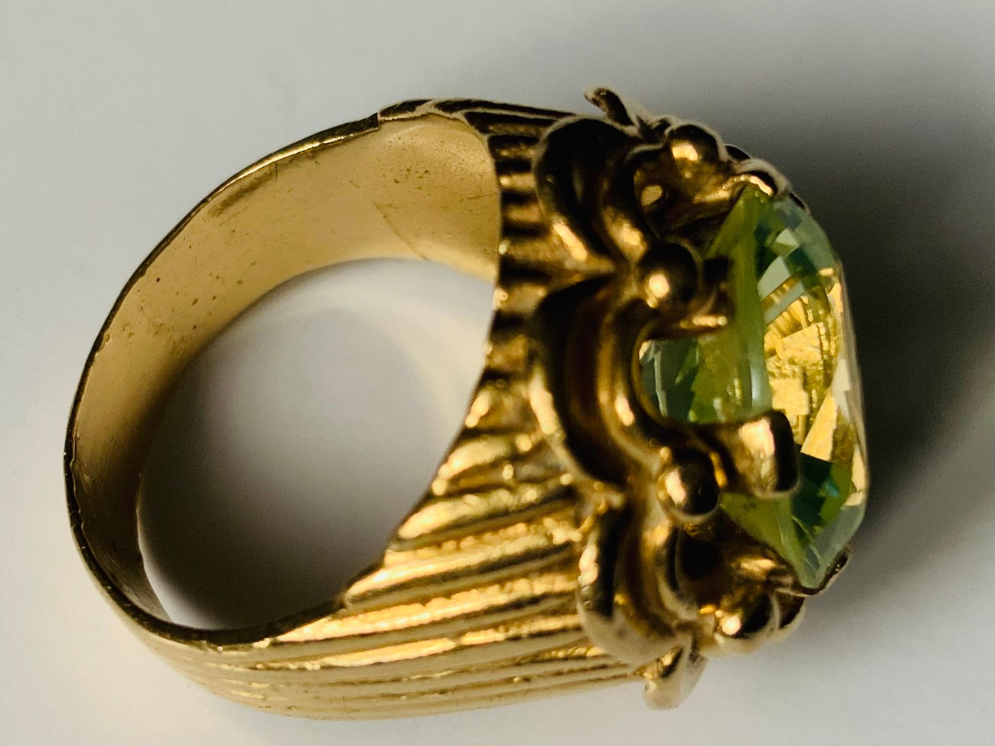 14K Gold Light Green Zircon Cocktail Ring For Sale 4