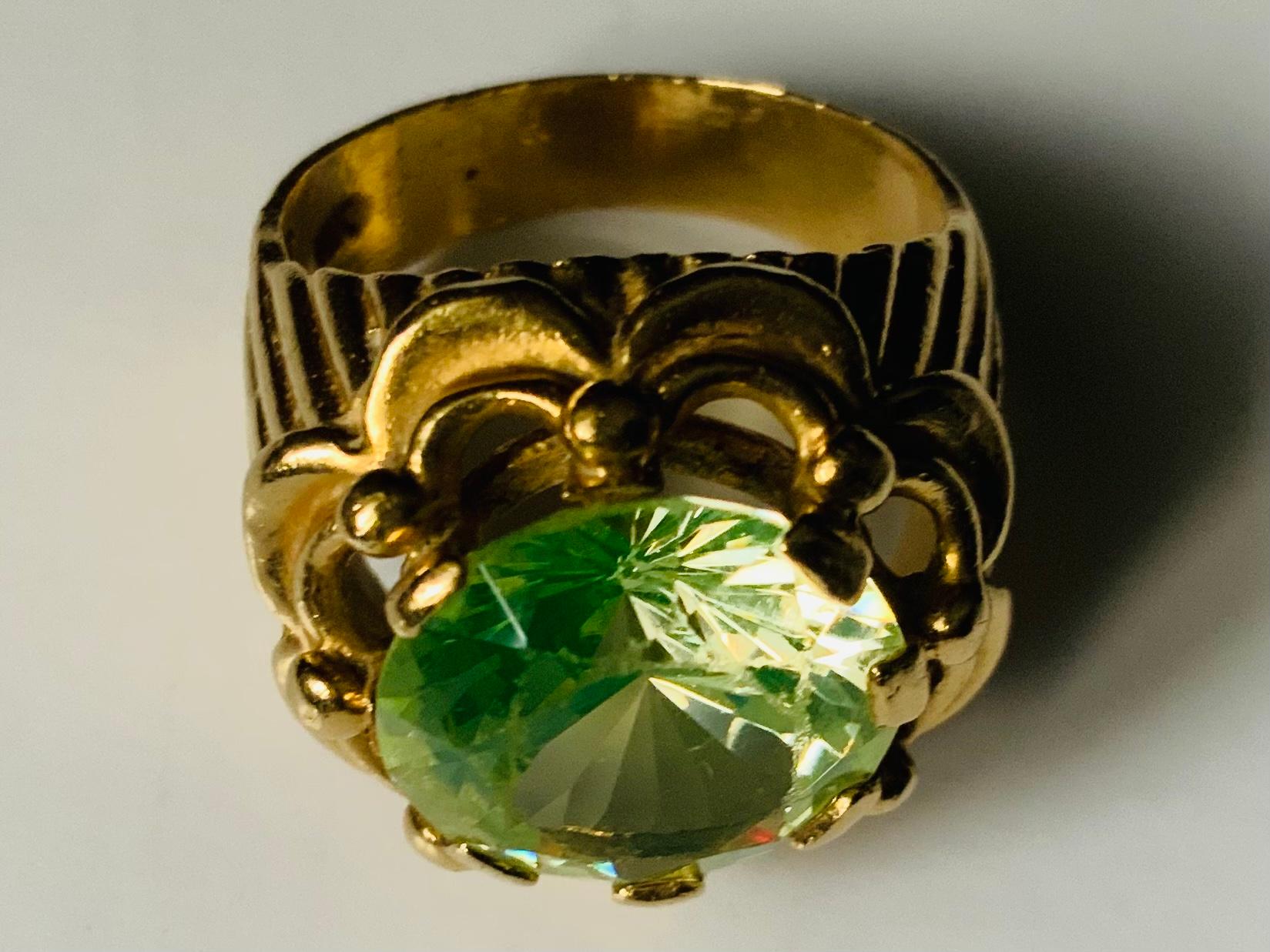 14K Gold Light Green Zircon Cocktail Ring For Sale 5