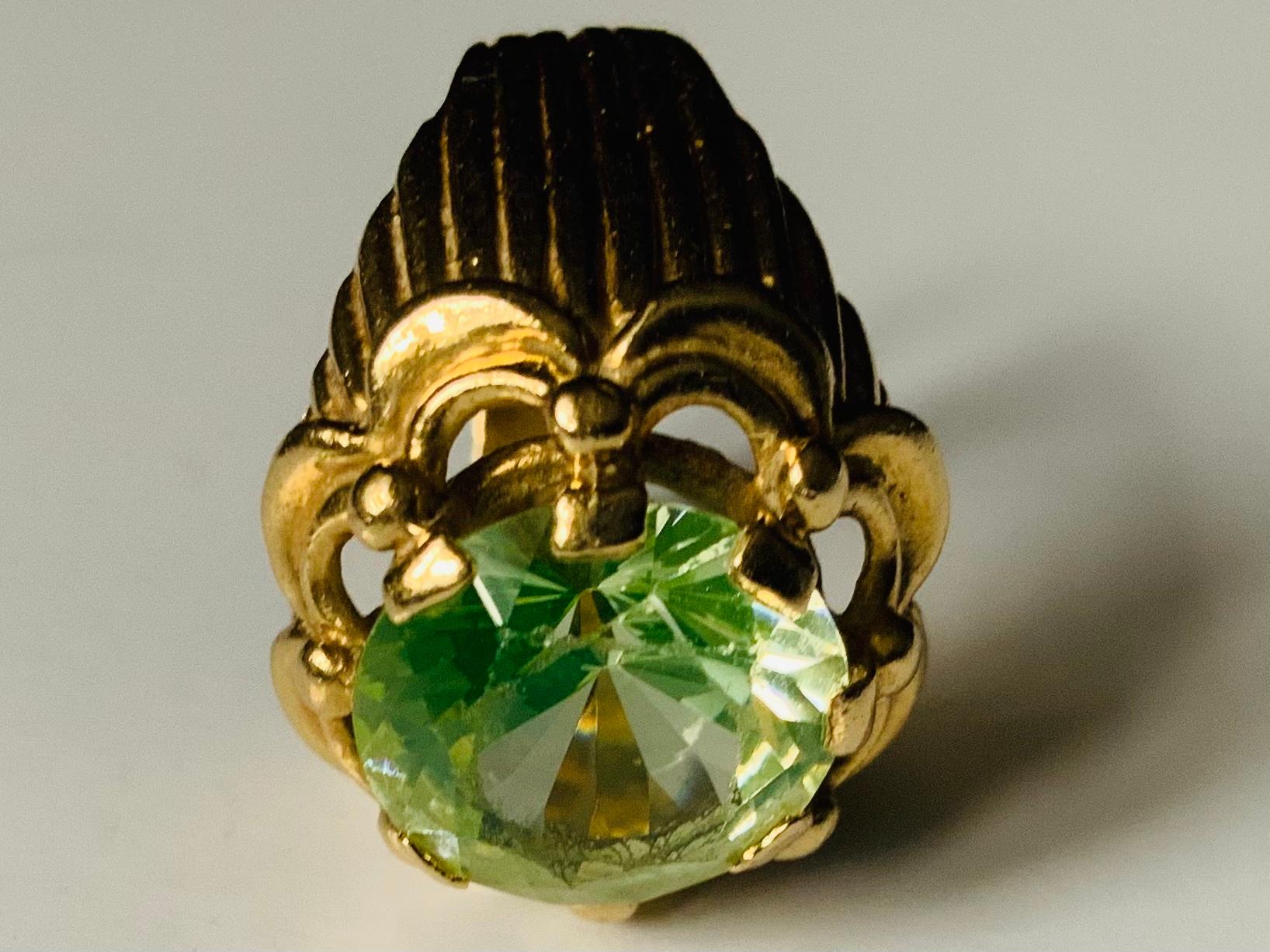 Belle Époque 14K Gold Light Green Zircon Cocktail Ring For Sale