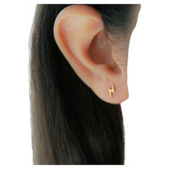 14K Gold Lightning Bolt Stud Earring Or jaune massif Minimalist Earring Studs.