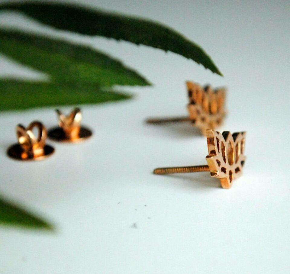 14k Gold Lotus Earring Tiny Lotus Studs Everyday Dainty Stud Yoga Earring Gift.  For Sale 6
