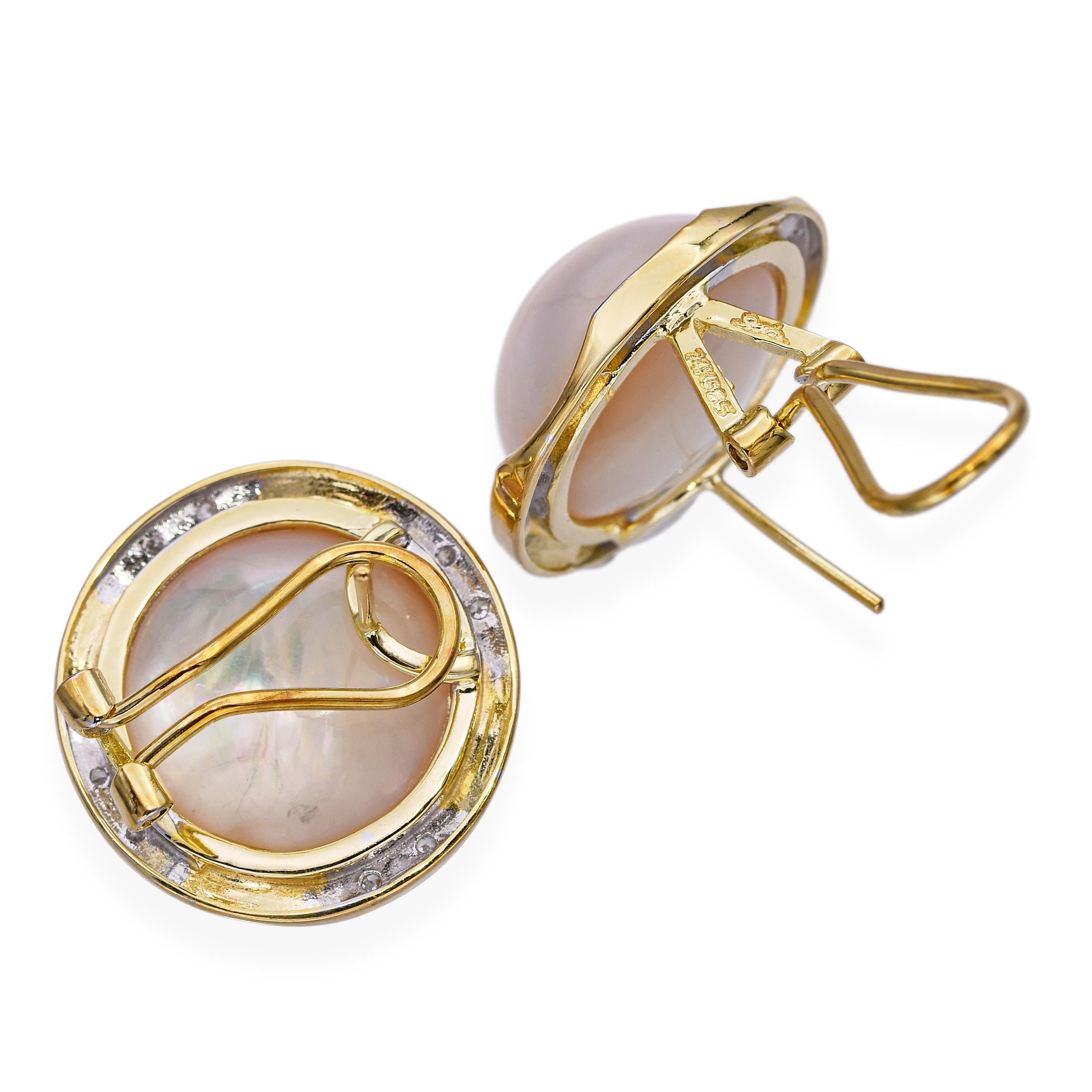 Boucles d'oreilles en or 14k perles Mabe et diamants Bon état - En vente à New York, NY