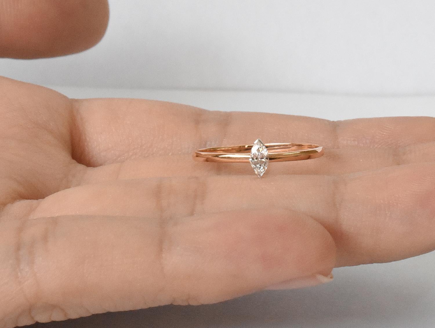 En vente :  Bague de fiançailles en or 14 carats avec diamants solitaires et marquises 7