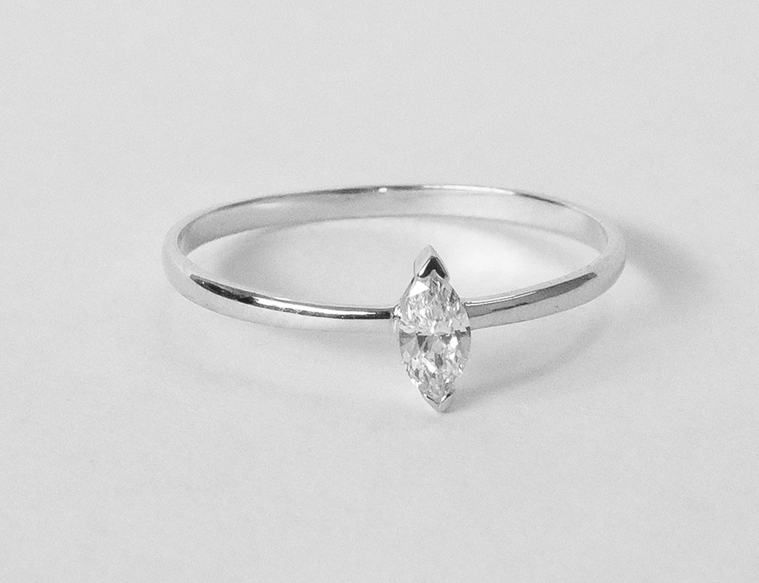 Im Angebot: Verlobungsring aus 14 Karat Gold mit Diamanten im Marquise-Schliff () 4