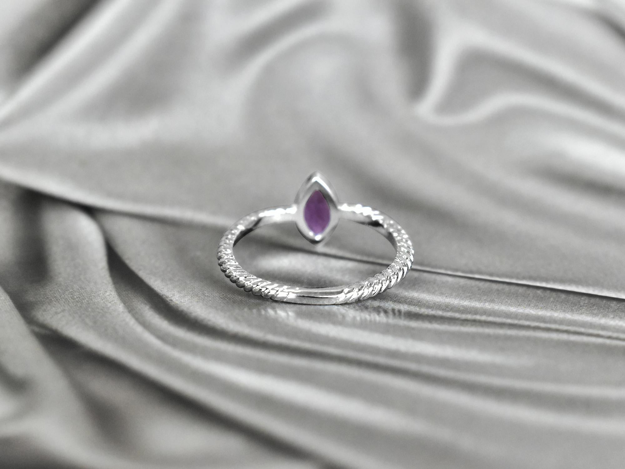 Im Angebot: 14k Gold Marquise 8x4 mm Marquise-Edelsteinring mit Marquise-Schliff () 11