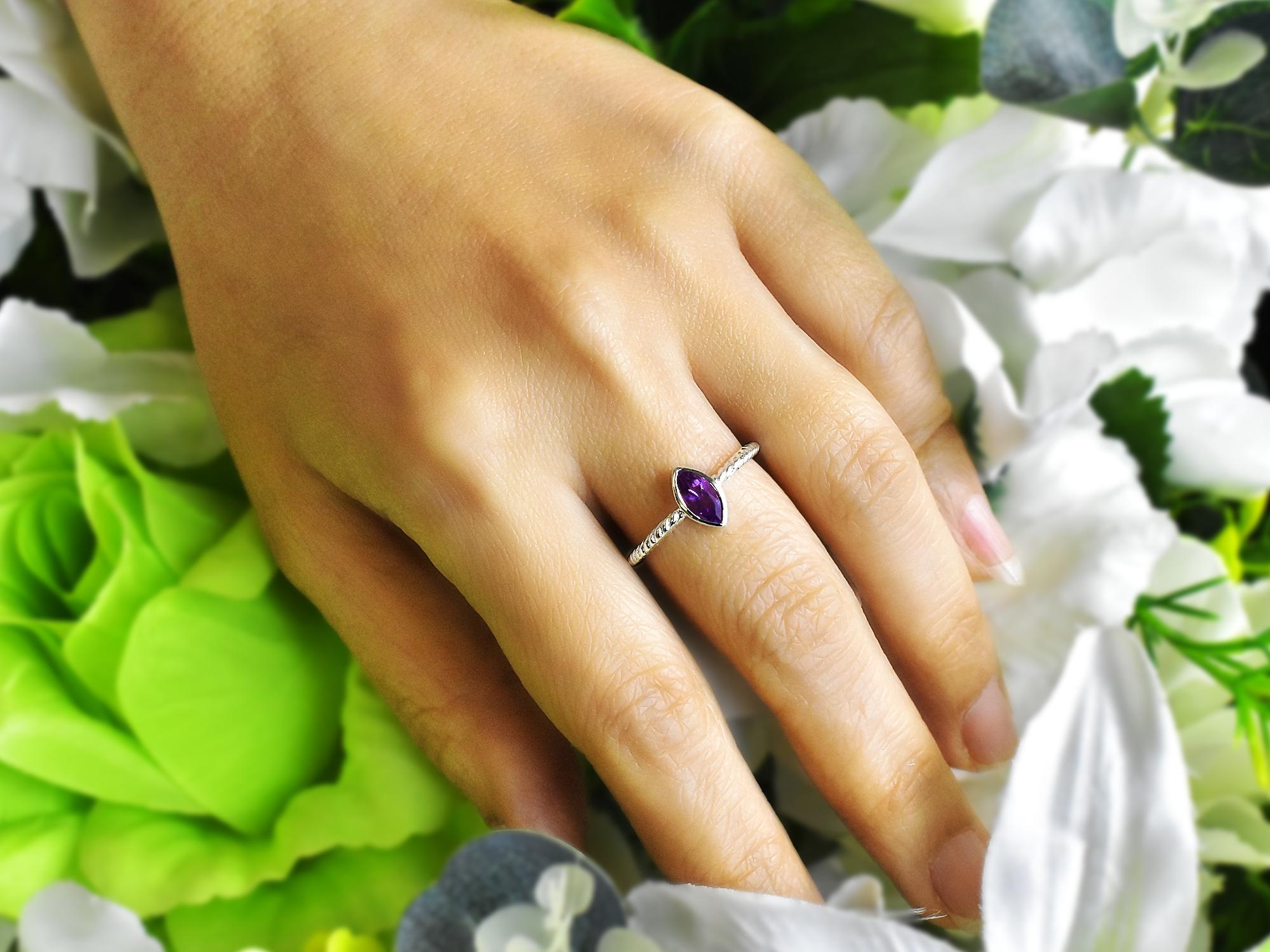 Im Angebot: 14k Gold Marquise 8x4 mm Marquise-Edelsteinring mit Marquise-Schliff () 12