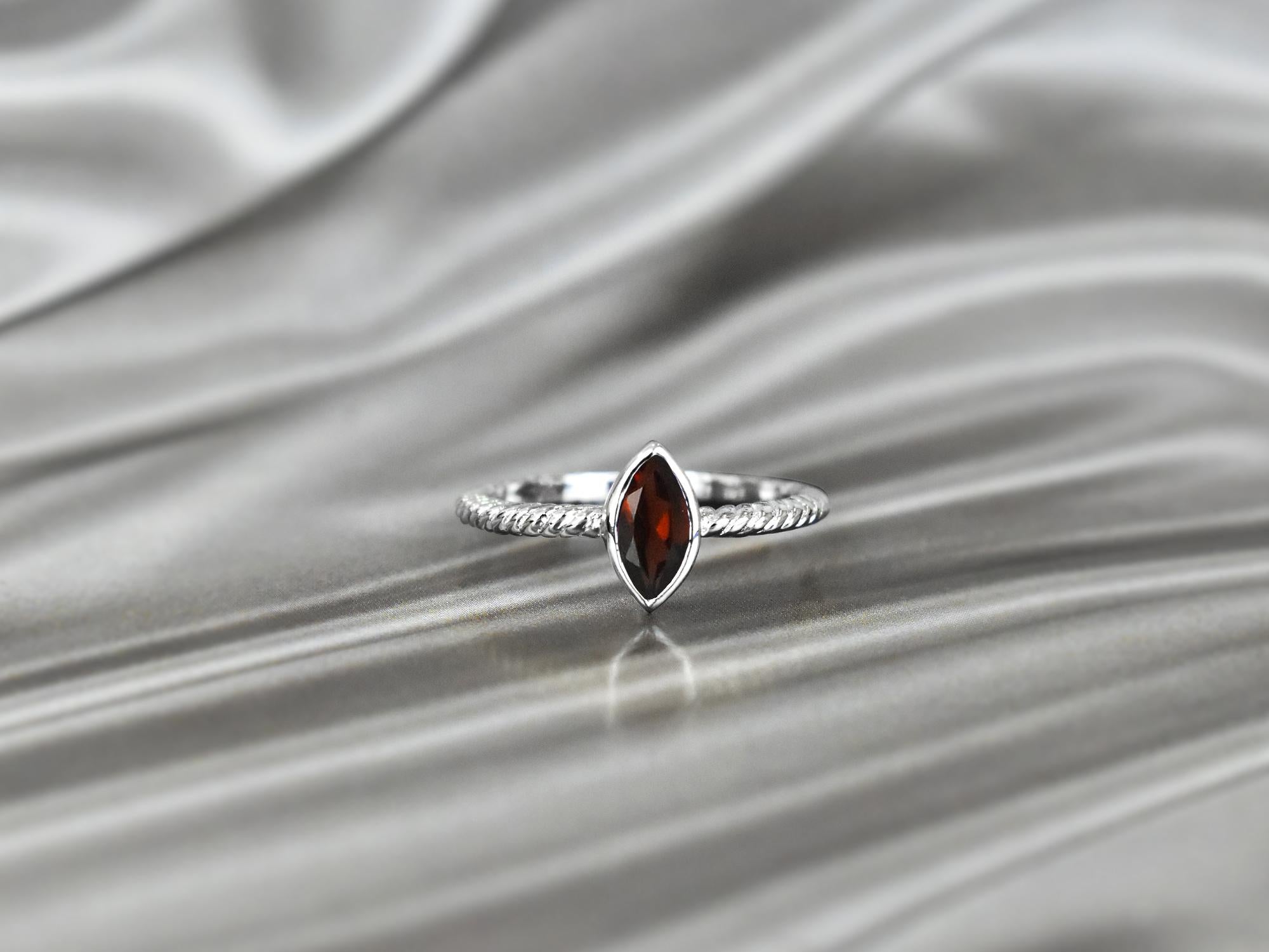 Im Angebot: 14k Gold Marquise 8x4 mm Marquise-Edelsteinring mit Marquise-Schliff () 5