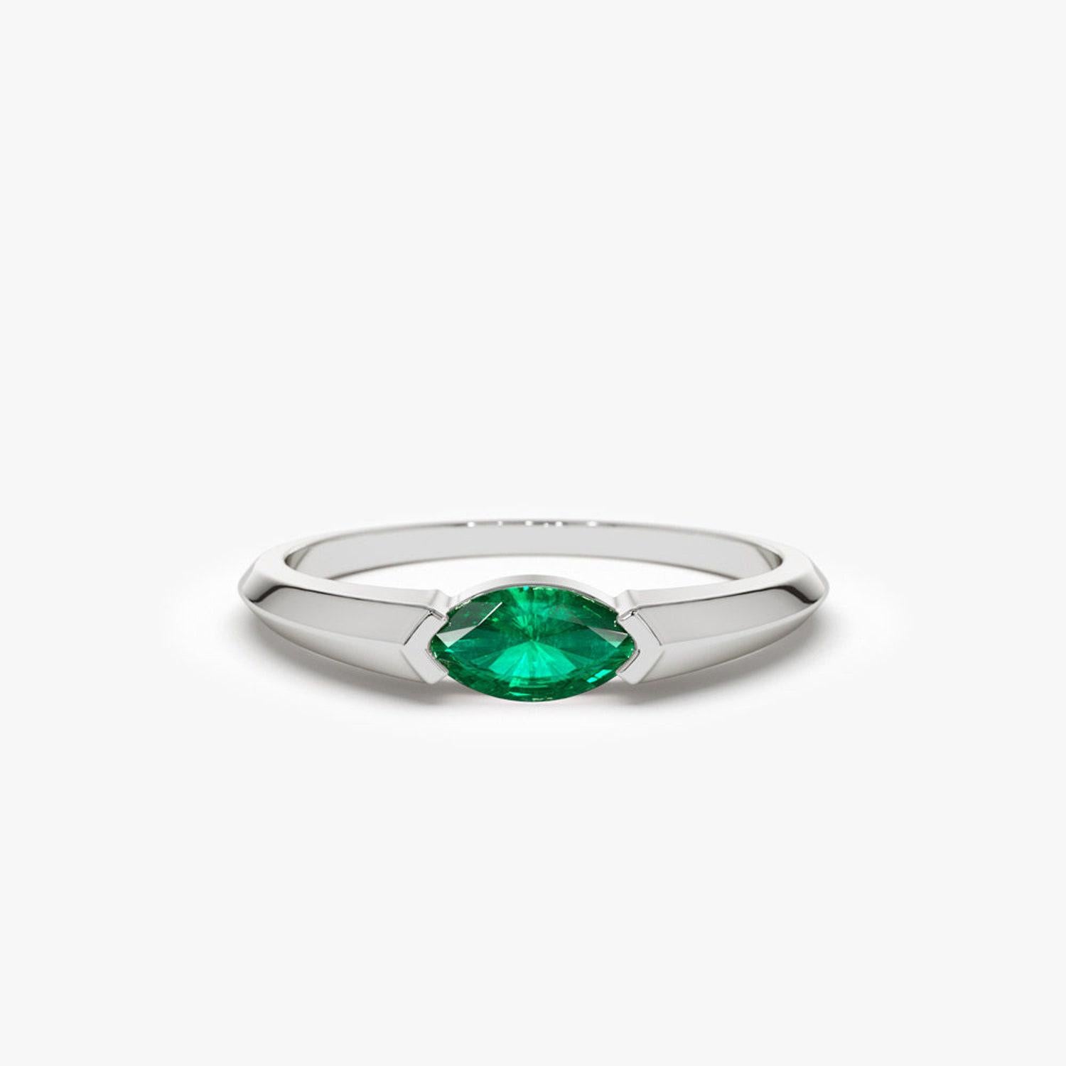 14k Gold Marquise Shape Natural Emerald Ring In New Condition For Sale In Jaipur, RJ