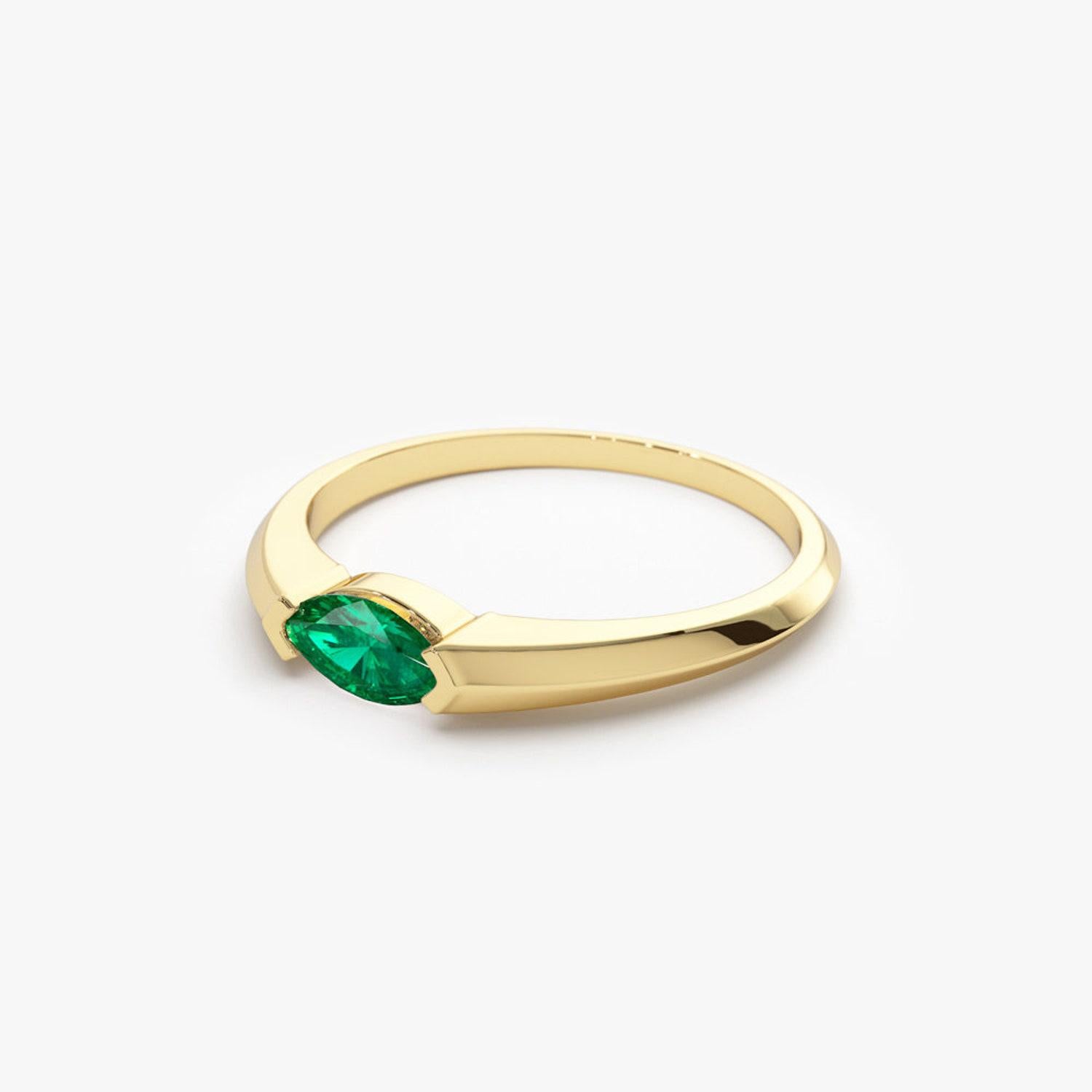 Women's 14k Gold Marquise Shape Natural Emerald Ring For Sale