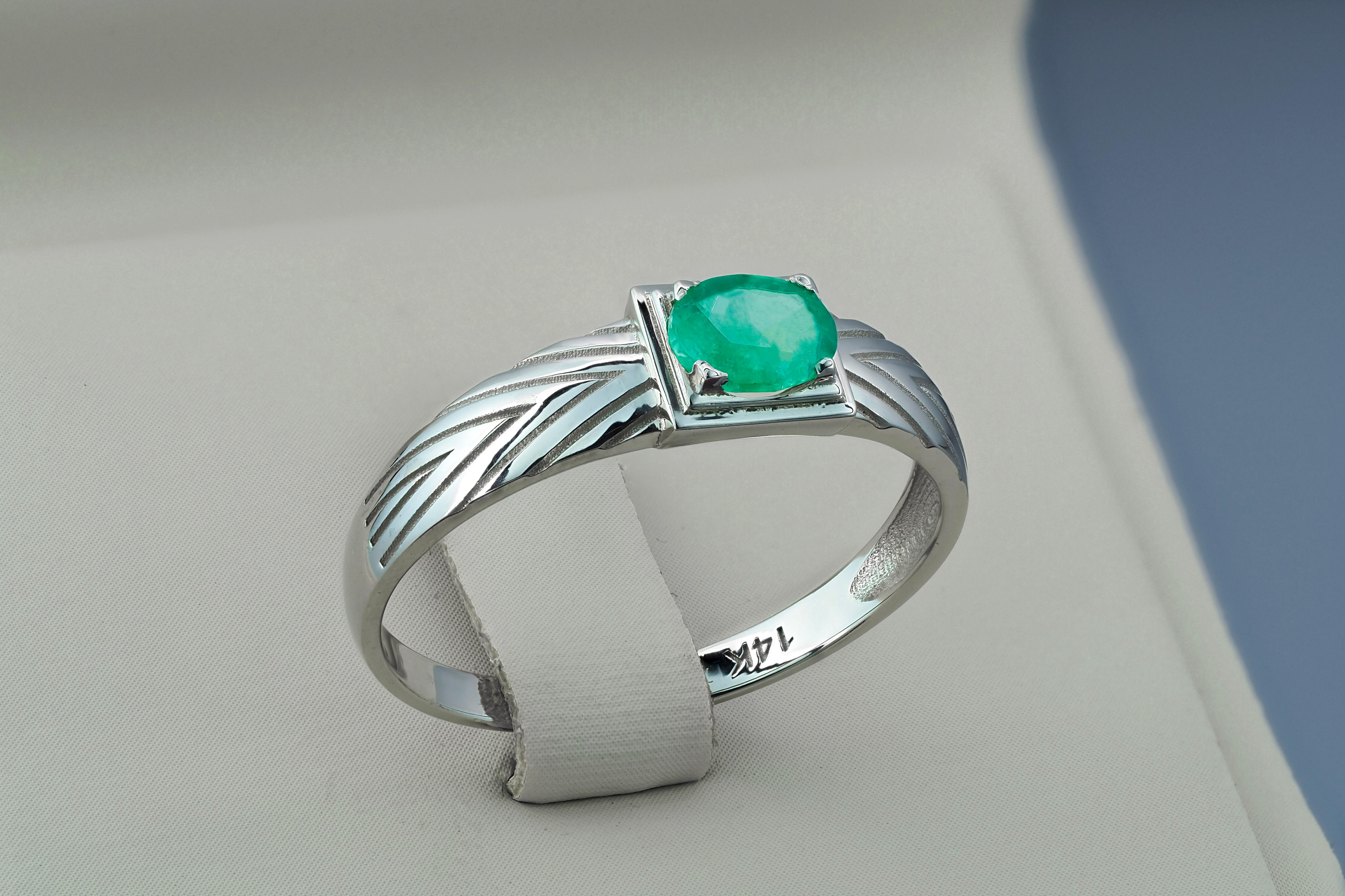 For Sale:  14K Gold Mens Ring with Emerald 2