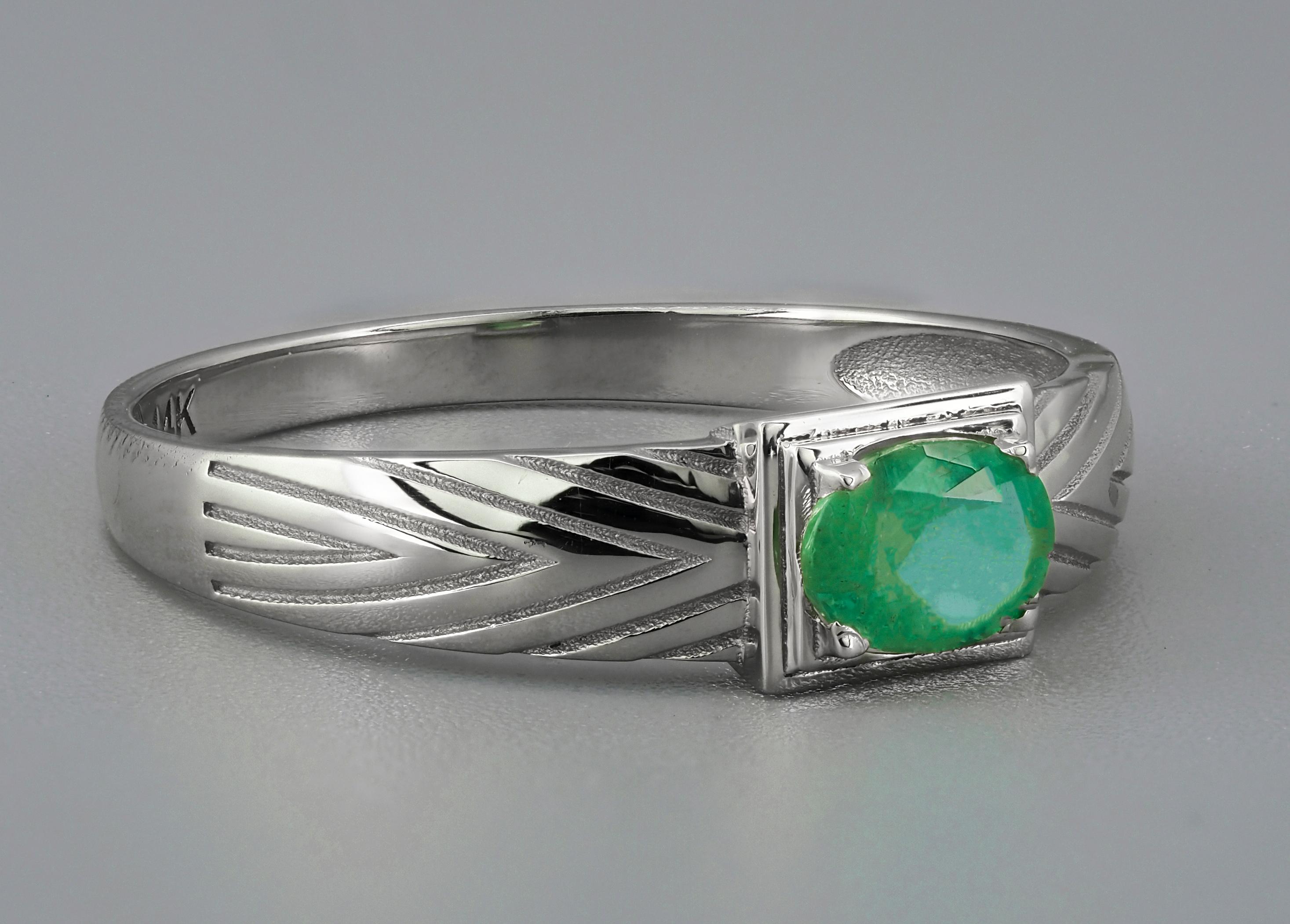 For Sale:  14K Gold Mens Ring with Emerald 4