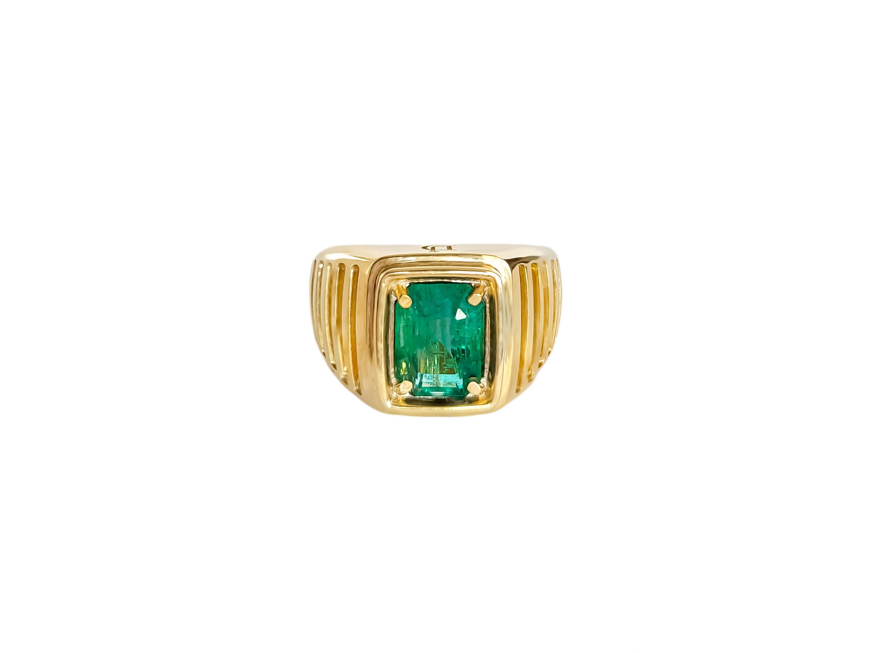 Octagon Cut 14k gold Mens, Unisex Ring with Genuine Emerald For Sale