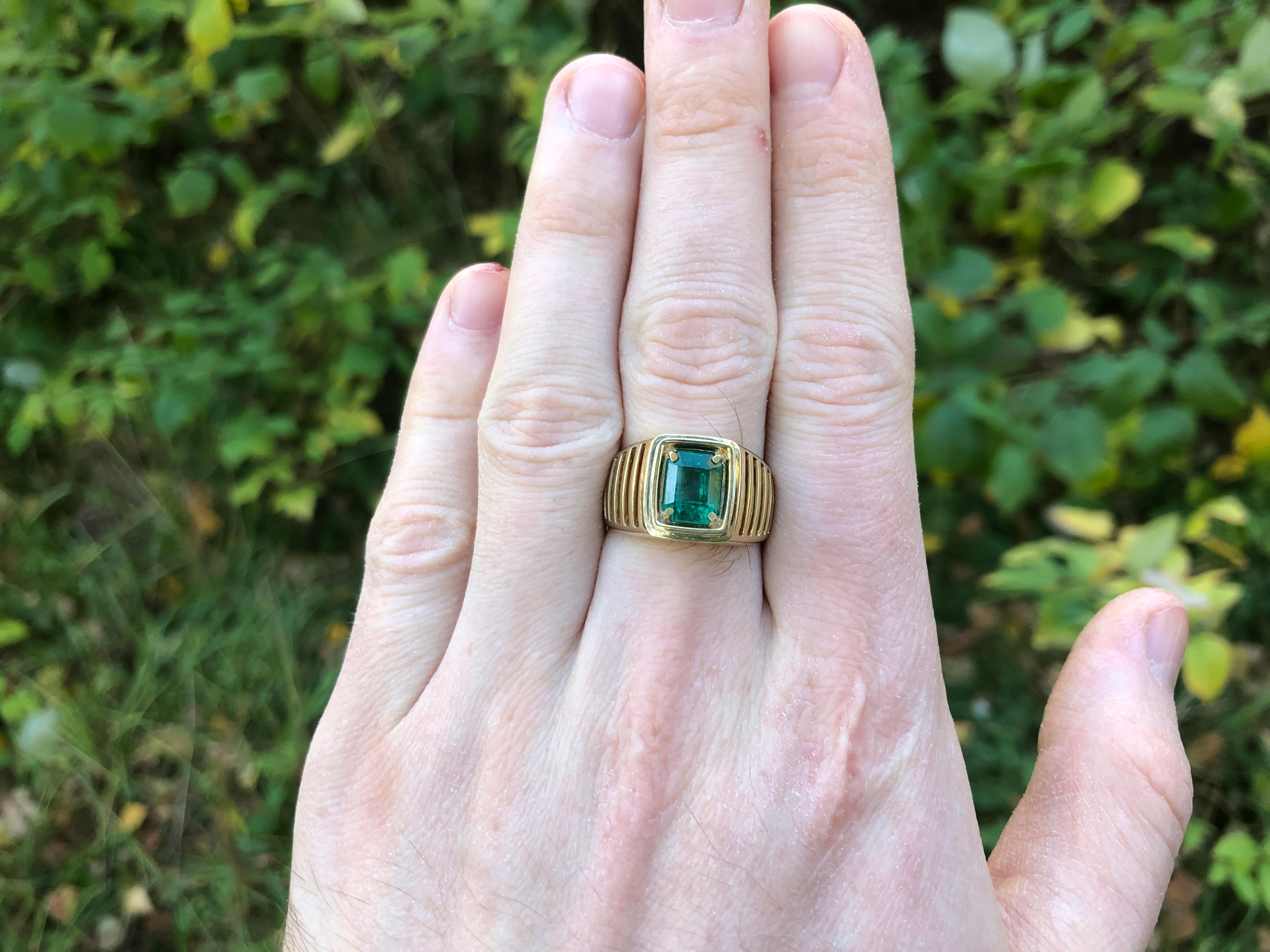 14k gold Mens, Unisex Ring with Genuine Emerald For Sale 1
