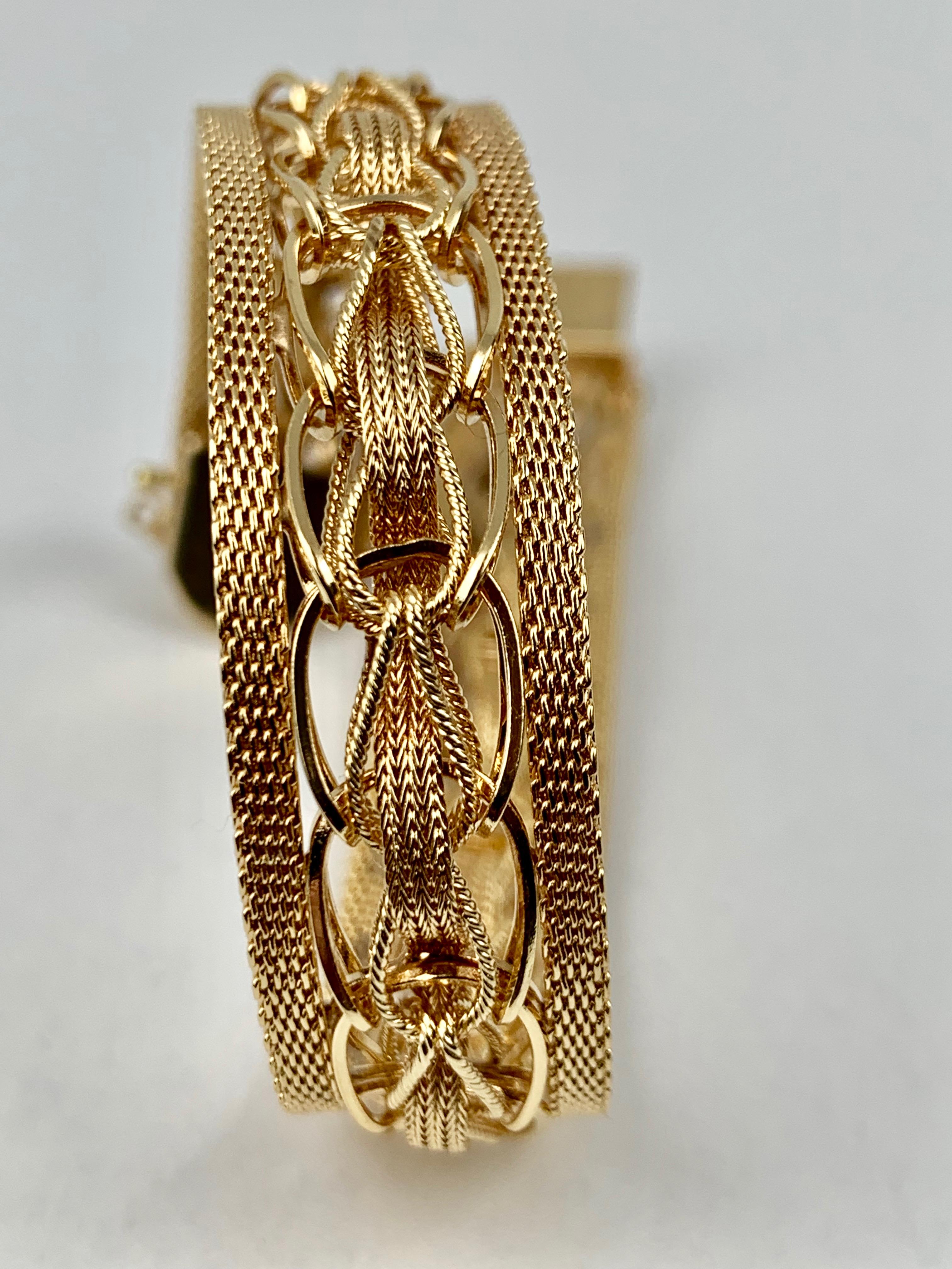 Contemporain  Bracelet en maille d'or jaune massif 14 carats avec chaîne en forme de cœur en vente