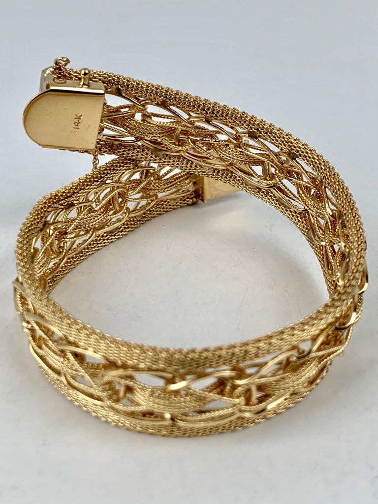 14k Yellow Gold Finely Woven Mesh Bracelet from the 1950s For Sale at 1stdibs