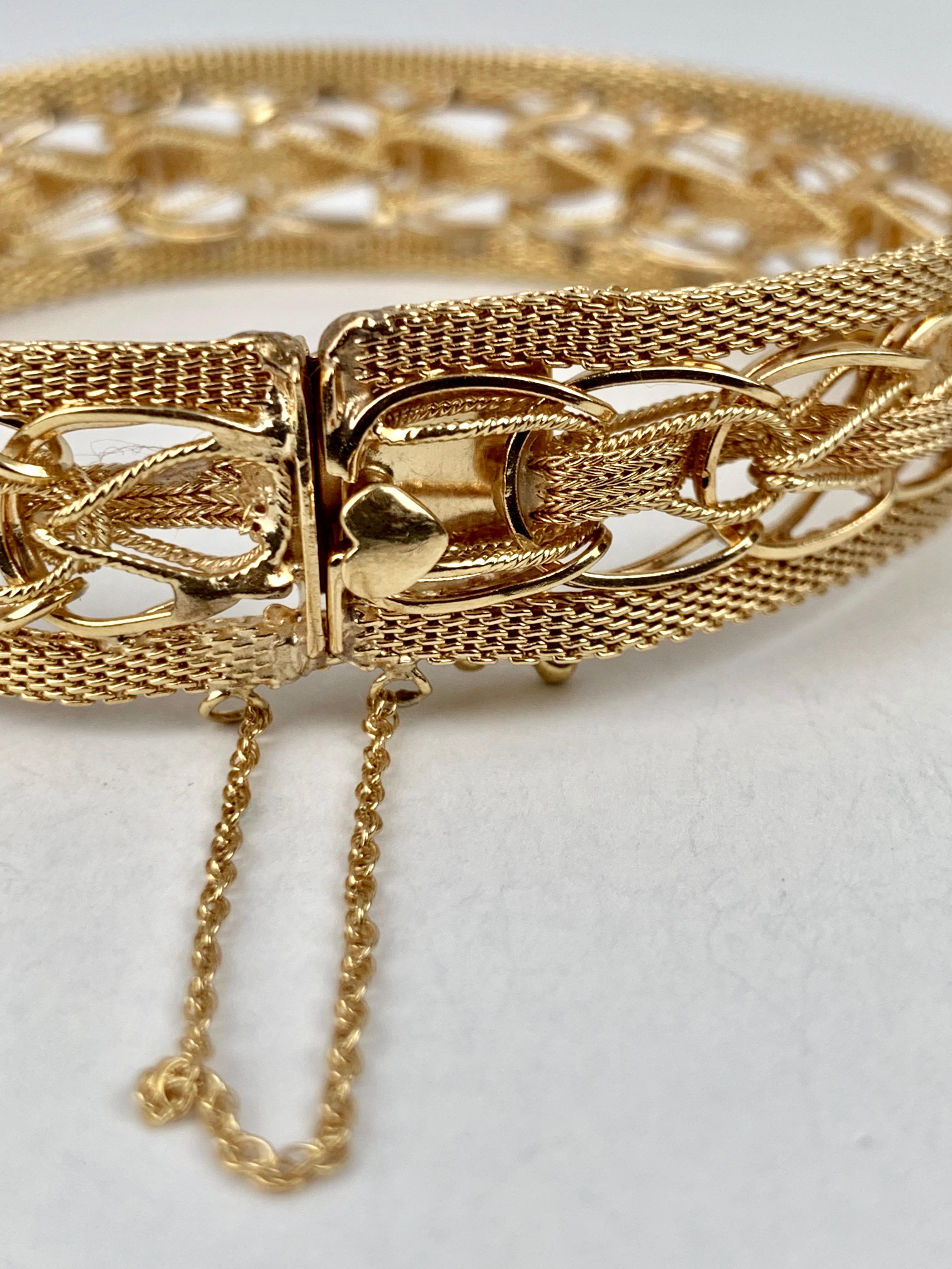 Gold Mesh Bracelet with a Heart Shaped Thumb Latch-14 karat y.g.  In Good Condition For Sale In West Palm Beach, FL