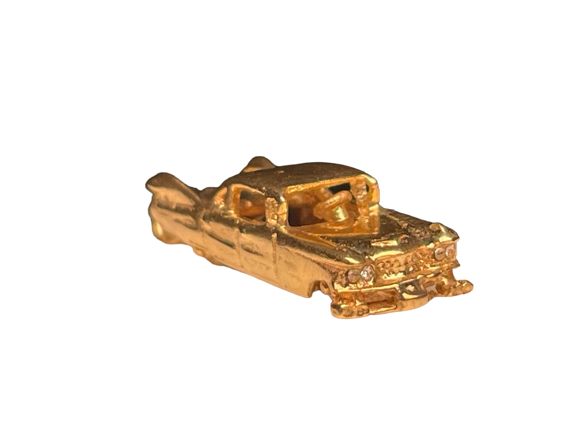 Charm/Pendente Cadillac del Medioevo in oro 14K in vendita 3