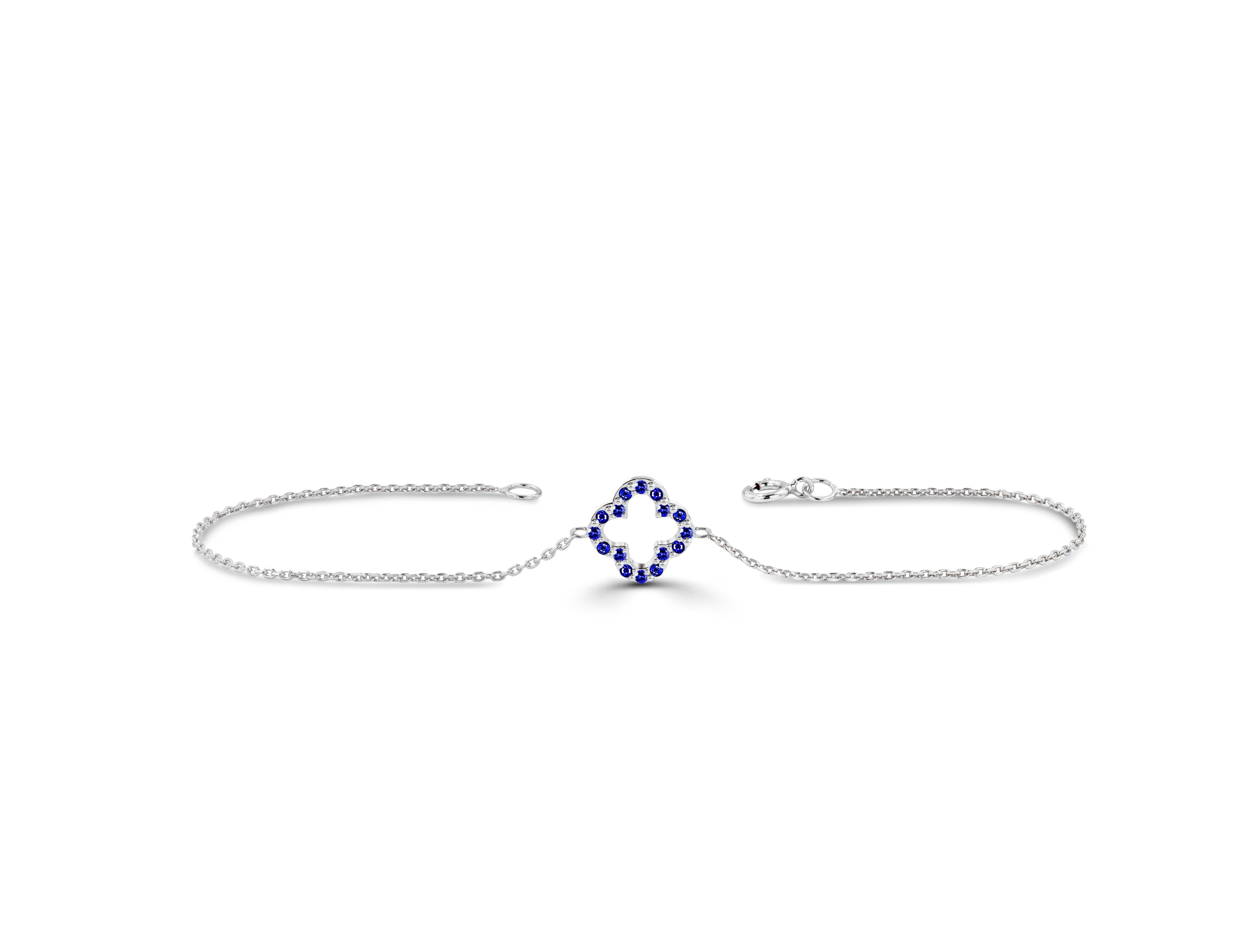 Taille ronde Mini bracelet trèfle en or 14 carats avec pierres précieuses, émeraudes naturelles, rubis et saphirs en vente