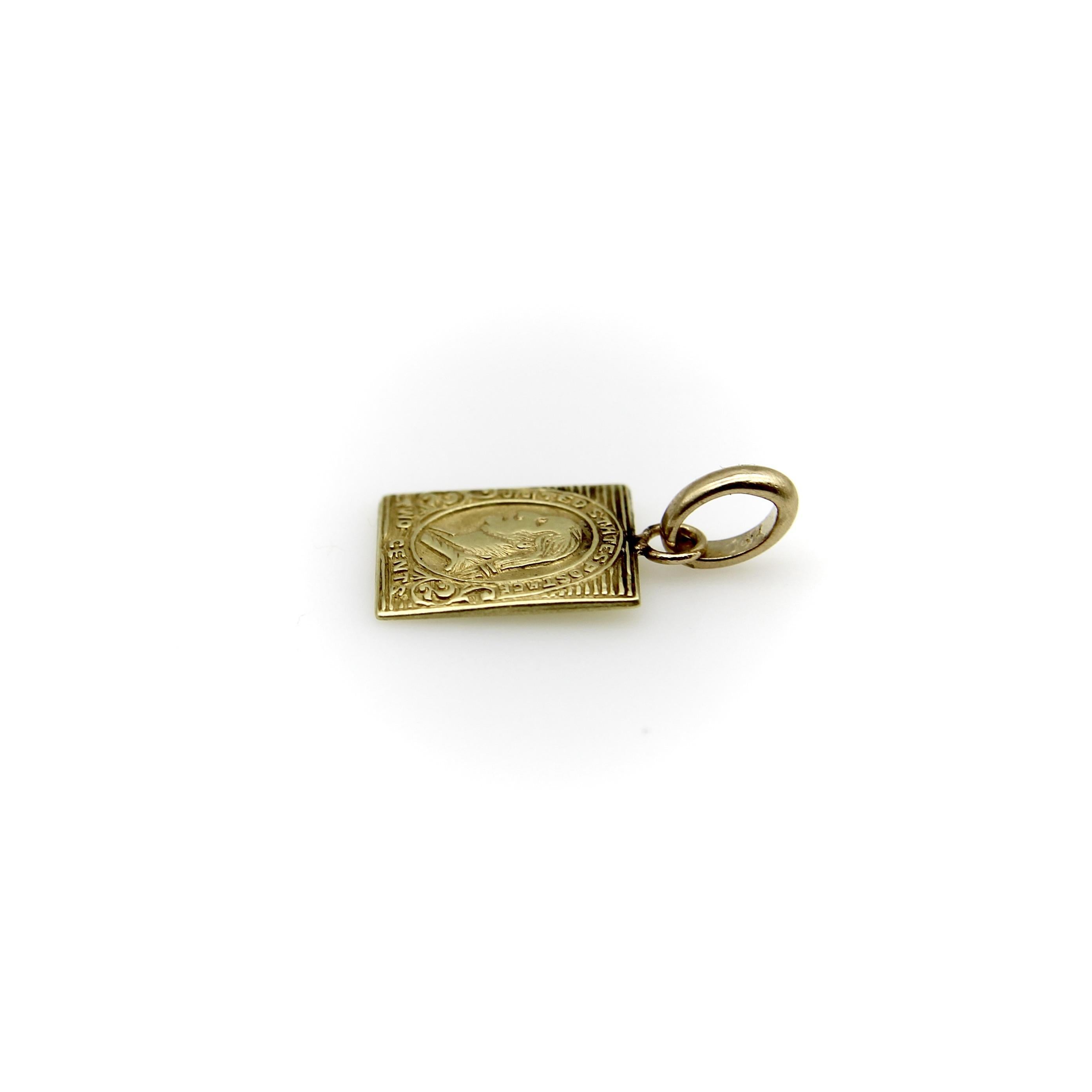Charm en or 14K pour timbre miniature de Washington à 2 cents Bon état - En vente à Venice, CA