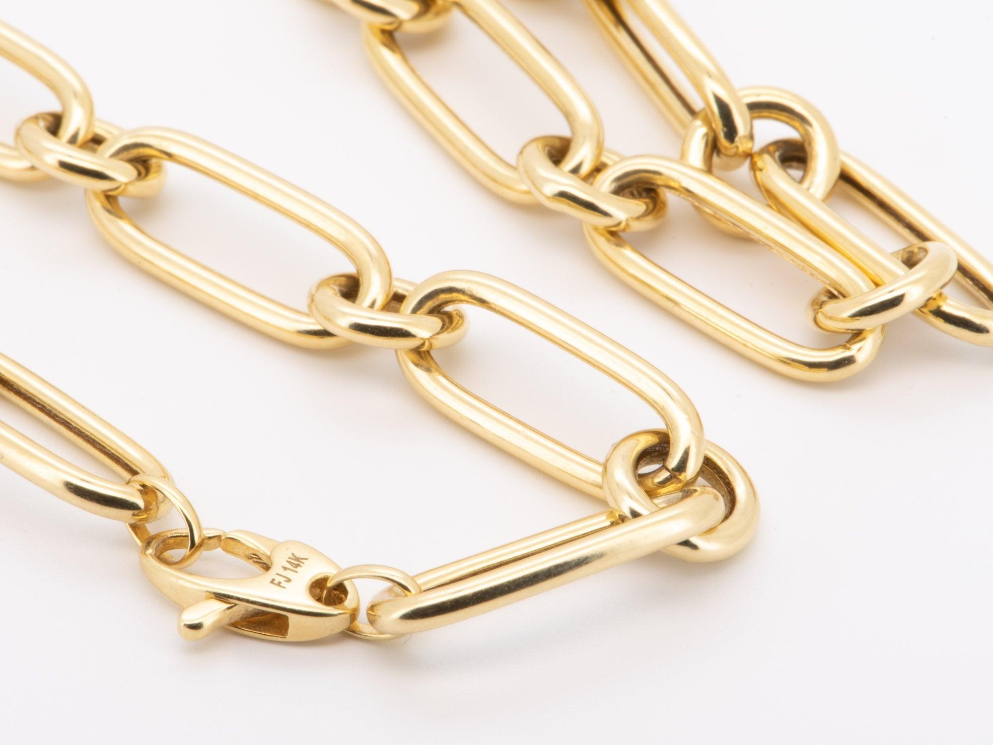  Lasciati conquistare dallo stile dei designer con questa splendida collana d'oro! Il versatile design a maglie miste e la lunghezza variabile si abbinano bene a un abbigliamento casual o a un vestito più formale. Inoltre, ti permette di aggiungere