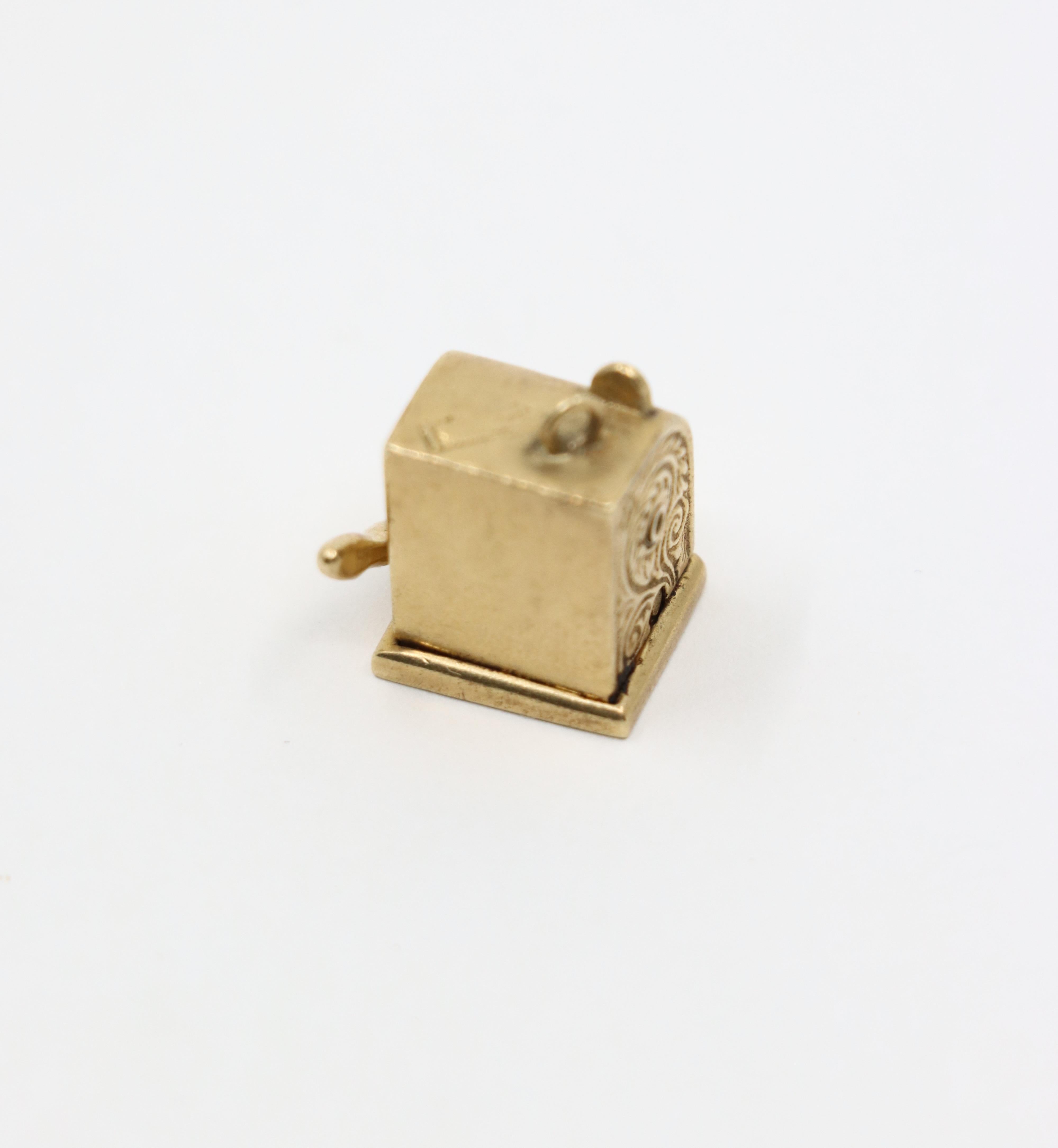 14K Gold Movable Slot Machine Charm For Sale 7