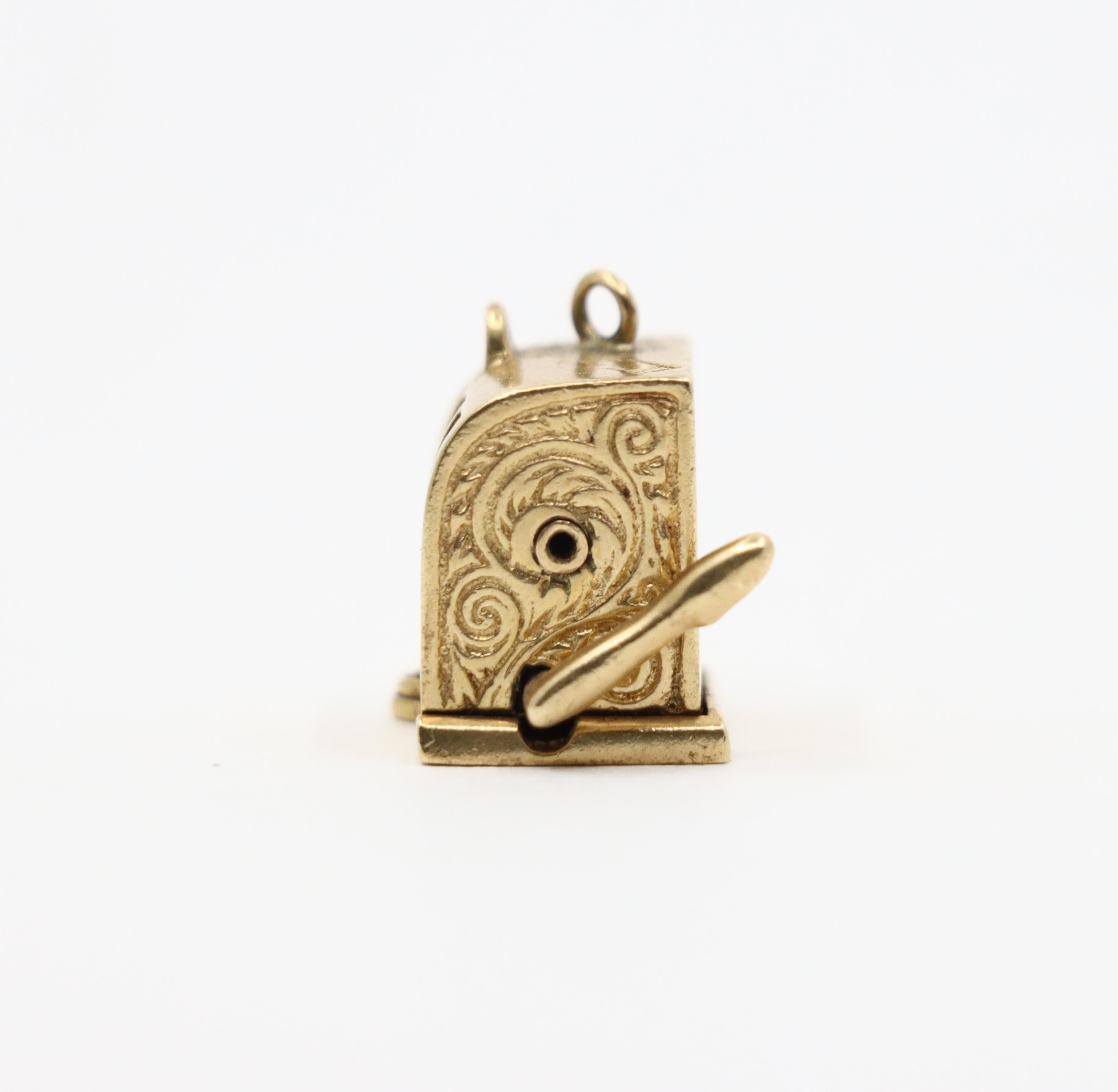 14K Gold Movable Slot Machine Charm For Sale 1