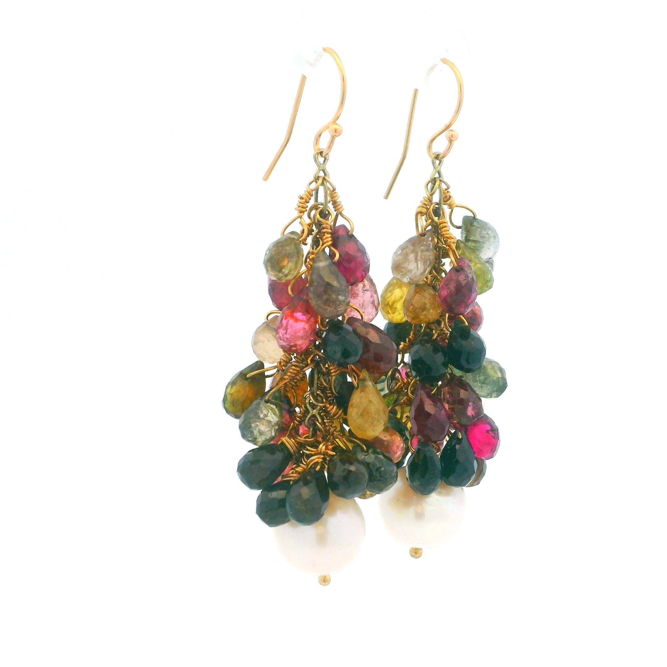 14K Gold Multi-Color Turmalin Kaskaden-Ohrringe mit Süßwasserperlen (Zeitgenössisch) im Angebot