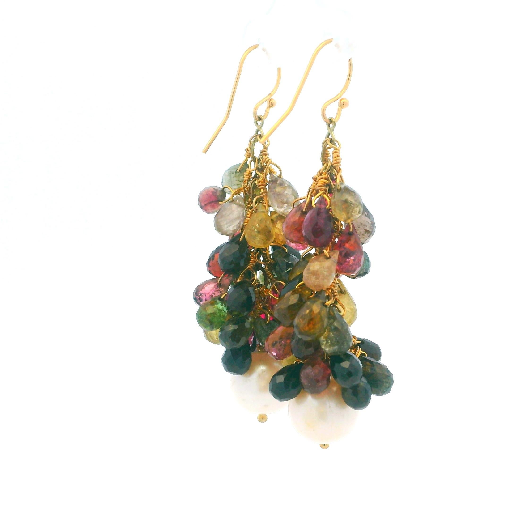 14K Gold Multi-Color Turmalin Kaskaden-Ohrringe mit Süßwasserperlen im Zustand „Hervorragend“ im Angebot in Miami, FL