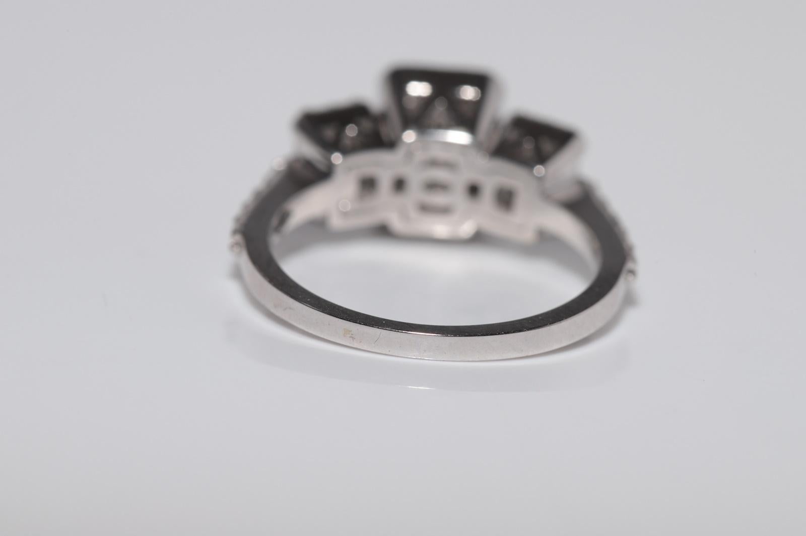 14k Gold Natural Baguette Cut Diamond And Brilliant Cut Diamond Decorated Ring For Sale 9
