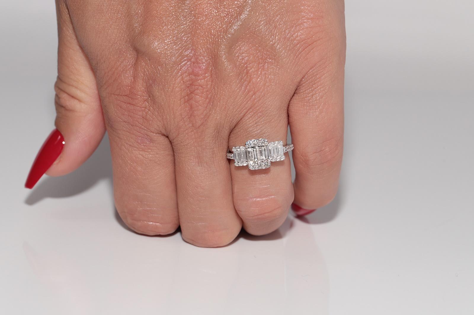 Modern 14k Gold Natural Baguette Cut Diamond And Brilliant Cut Diamond Decorated Ring For Sale
