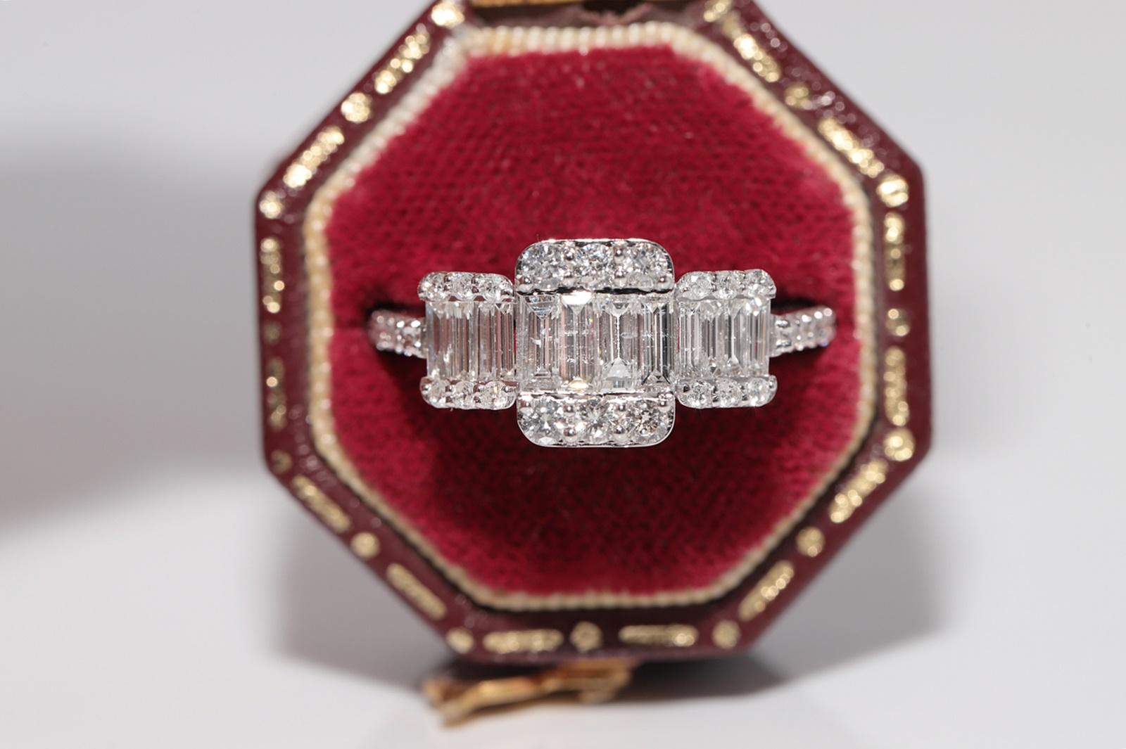 14k Gold Natural Baguette Cut Diamond And Brilliant Cut Diamond Decorated Ring For Sale 1