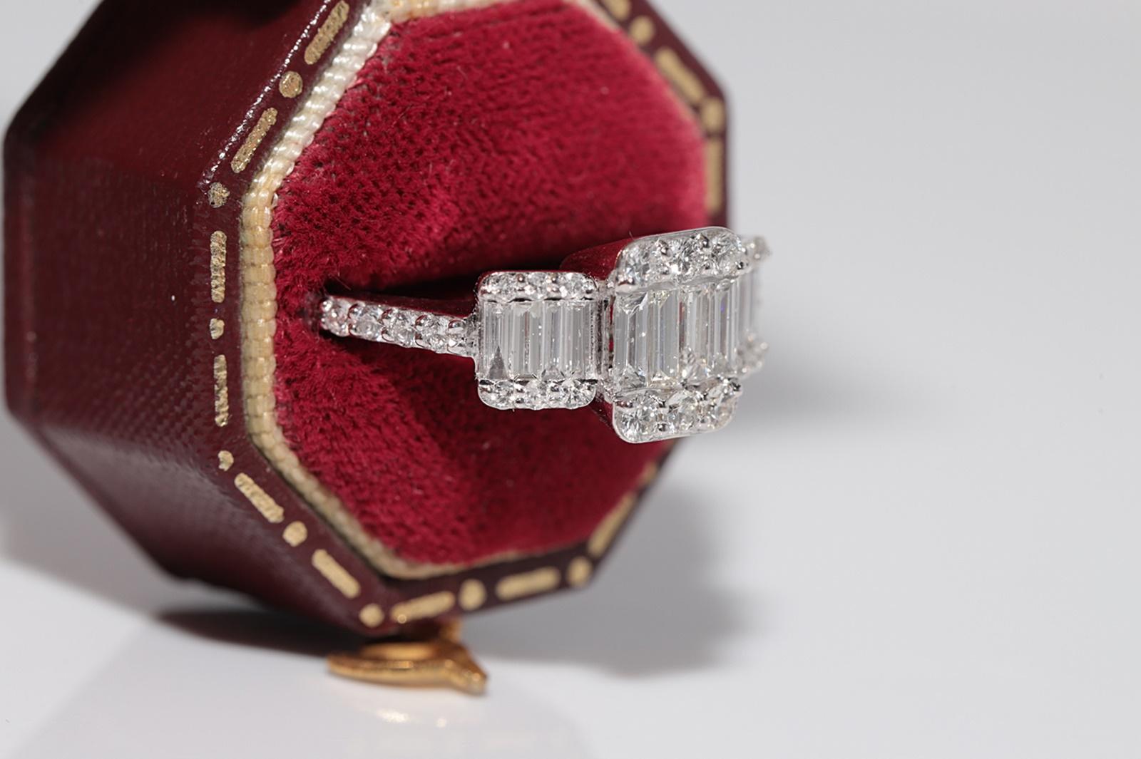 14k Gold Natural Baguette Cut Diamond And Brilliant Cut Diamond Decorated Ring For Sale 2