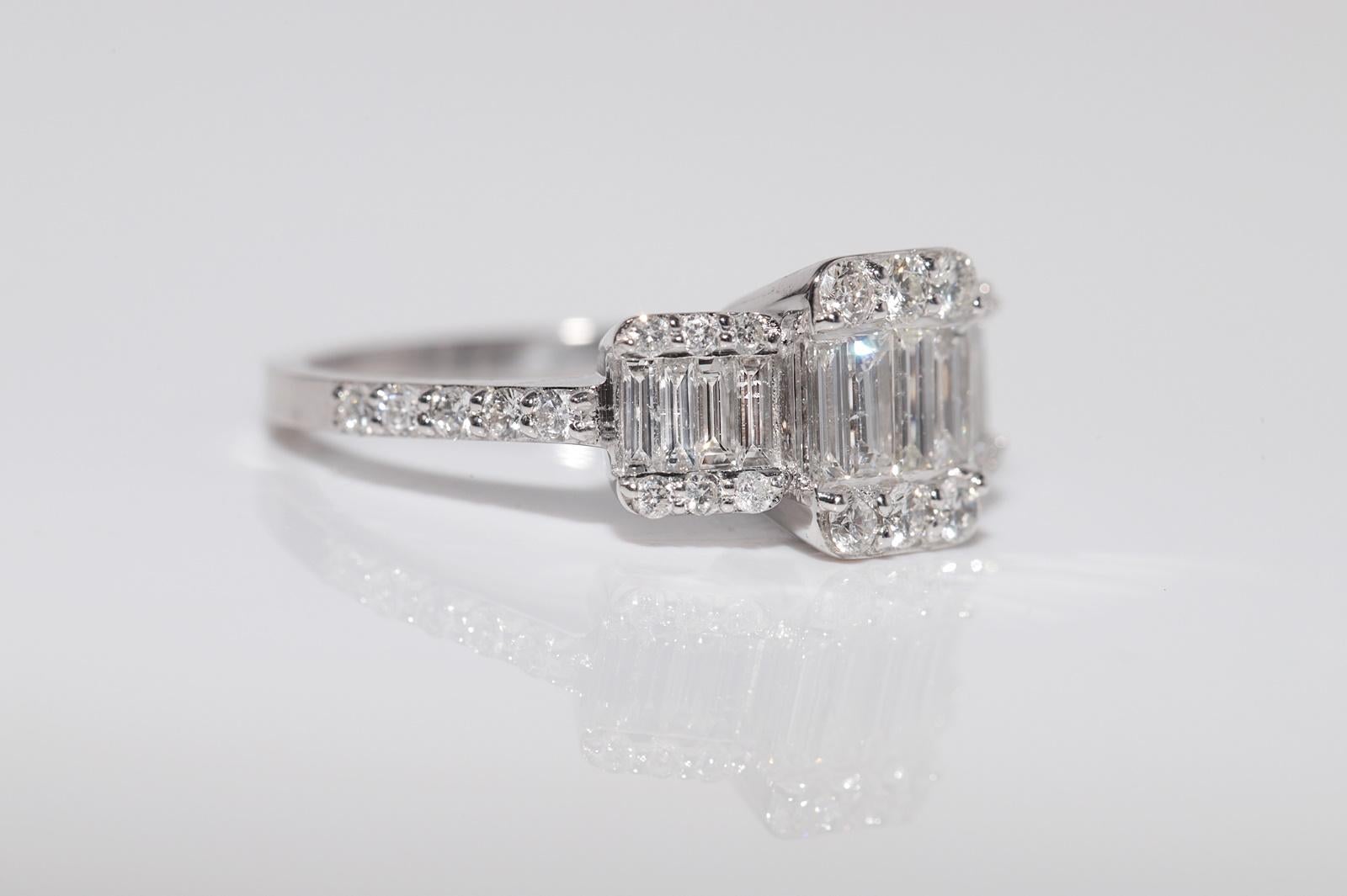 14k Gold Natural Baguette Cut Diamond And Brilliant Cut Diamond Decorated Ring For Sale 4