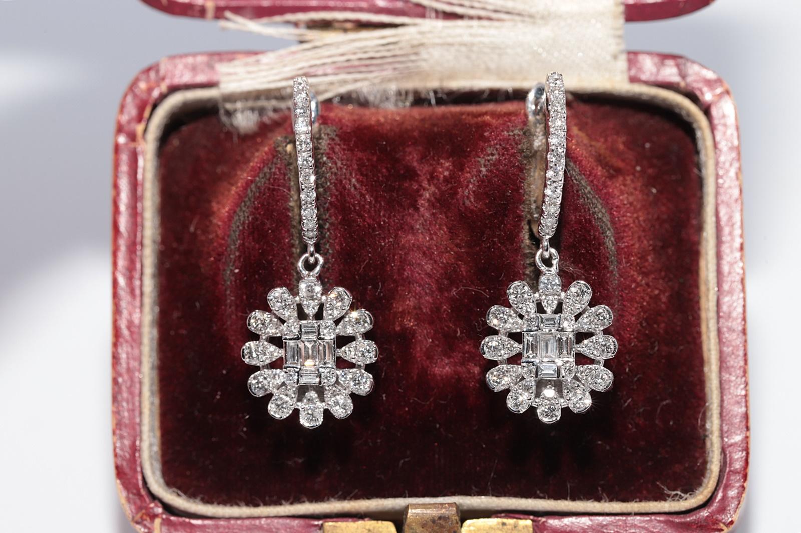 In sehr gutem Zustand.
Das Gesamtgewicht beträgt 3.5 Gramm.
Insgesamt ist der Diamant 1 ct.
Der Diamant hat die Farbe G-H und die Reinheit vs1-s1.
Die Schachtel ist nicht enthalten.
Bitte kontaktieren Sie uns bei Fragen.