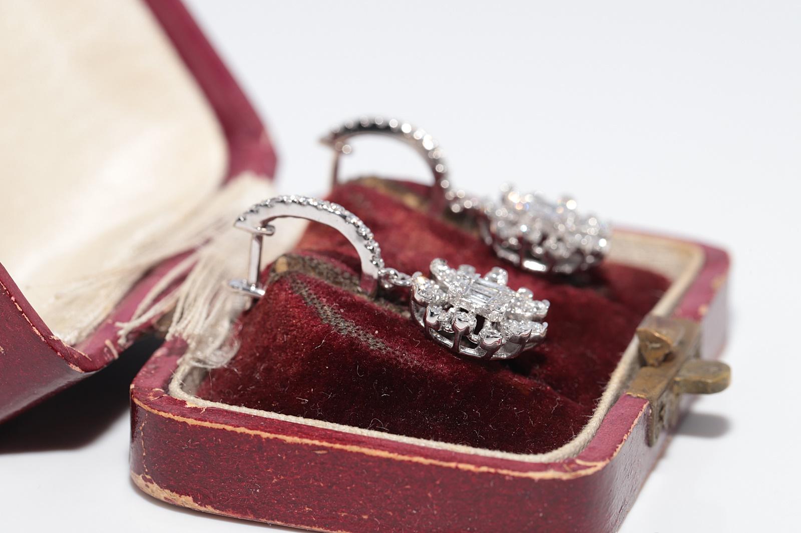 14k Gold Natürlicher Diamant im Baguetteschliff und Brillantschliff Diamanttropfenohrring (Moderne) im Angebot