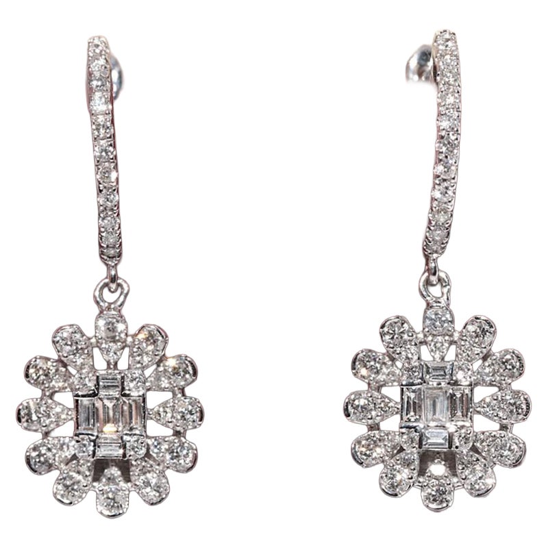 14k Gold Natürlicher Diamant im Baguetteschliff und Brillantschliff Diamanttropfenohrring im Angebot