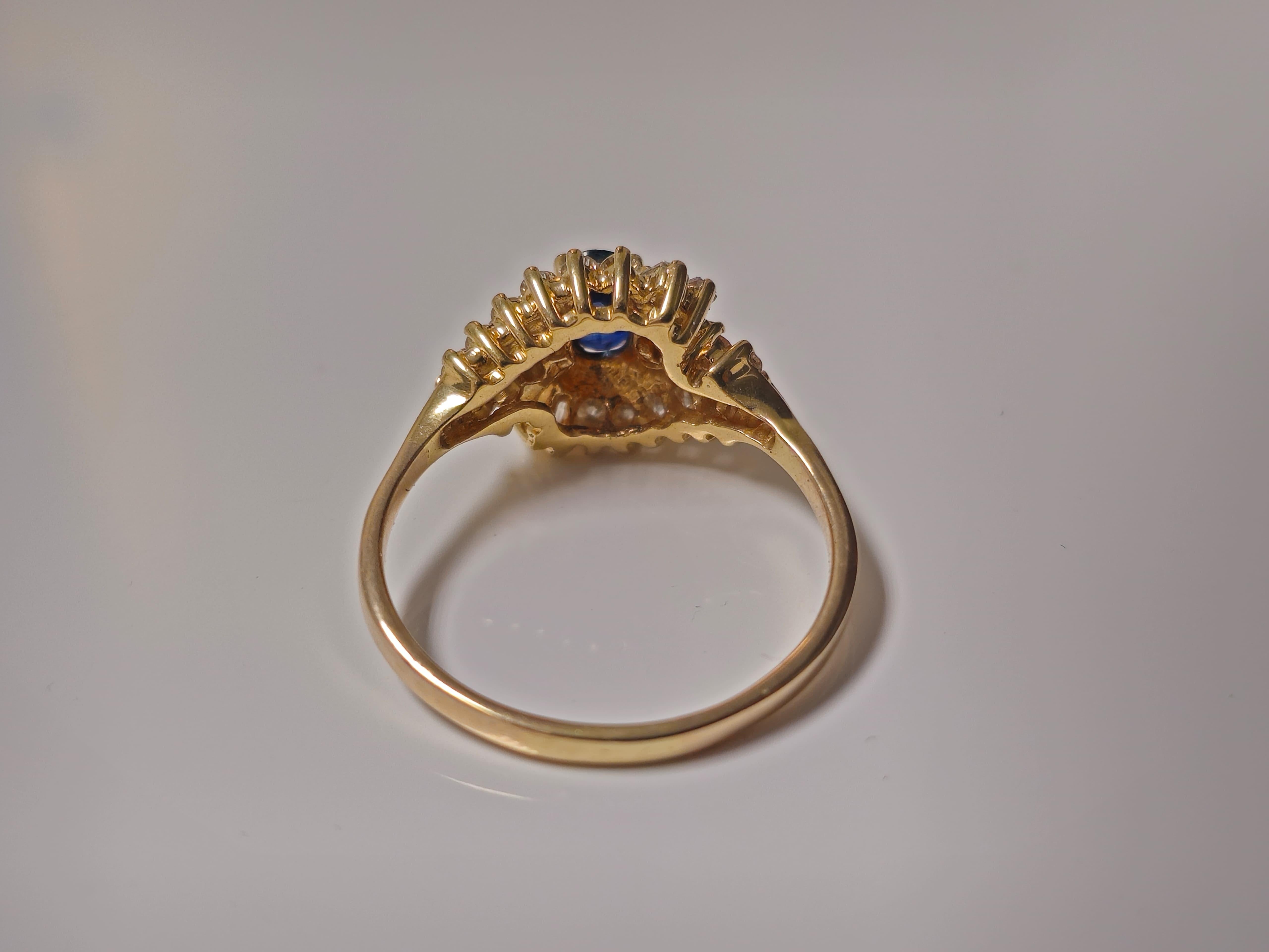 Bague en or 14 carats, saphir bleu naturel et diamant Excellent état - En vente à Miami, FL