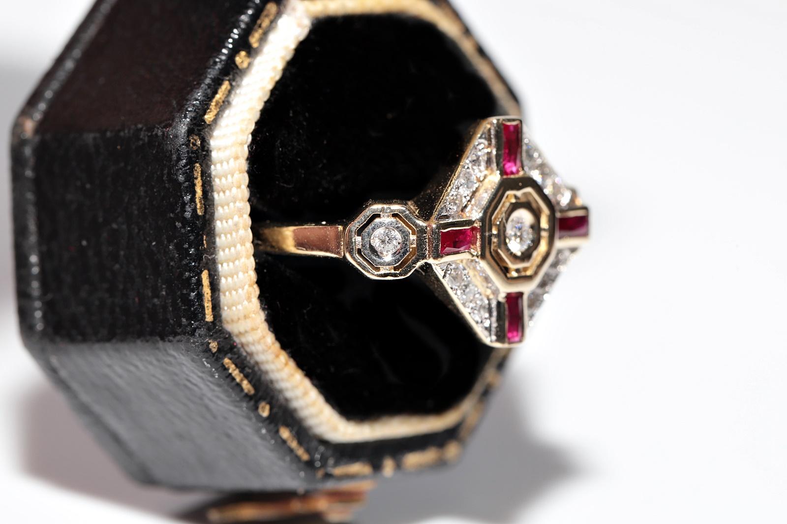 Anillo de Oro de 14 K Decorado con Diamantes Naturales y Rubí Tallado Calibre Moderno en venta