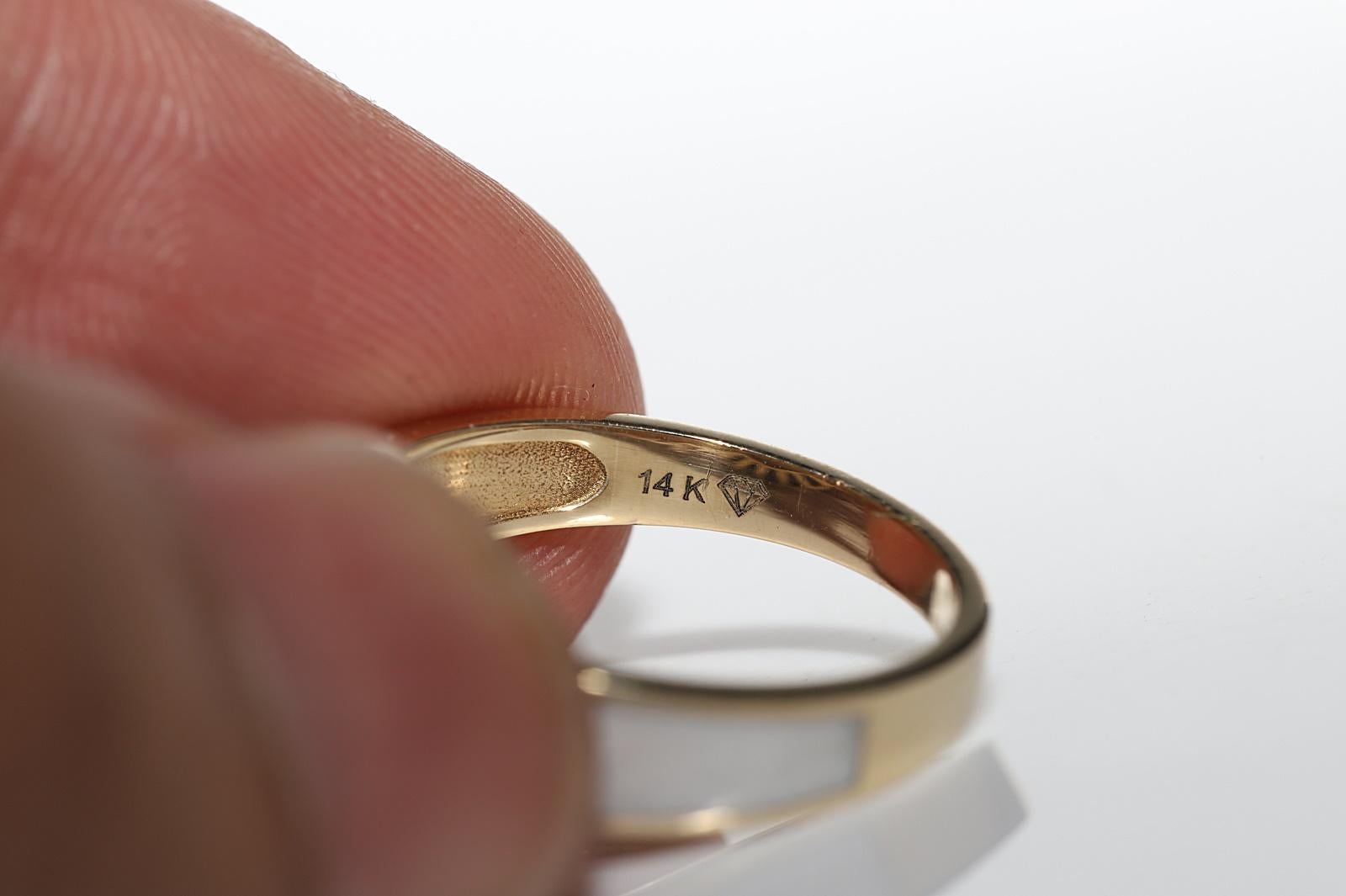  14k Gold Natürlicher Diamant und Kaliber-Saphir Dekorierter Emaille-Ring im Angebot 4