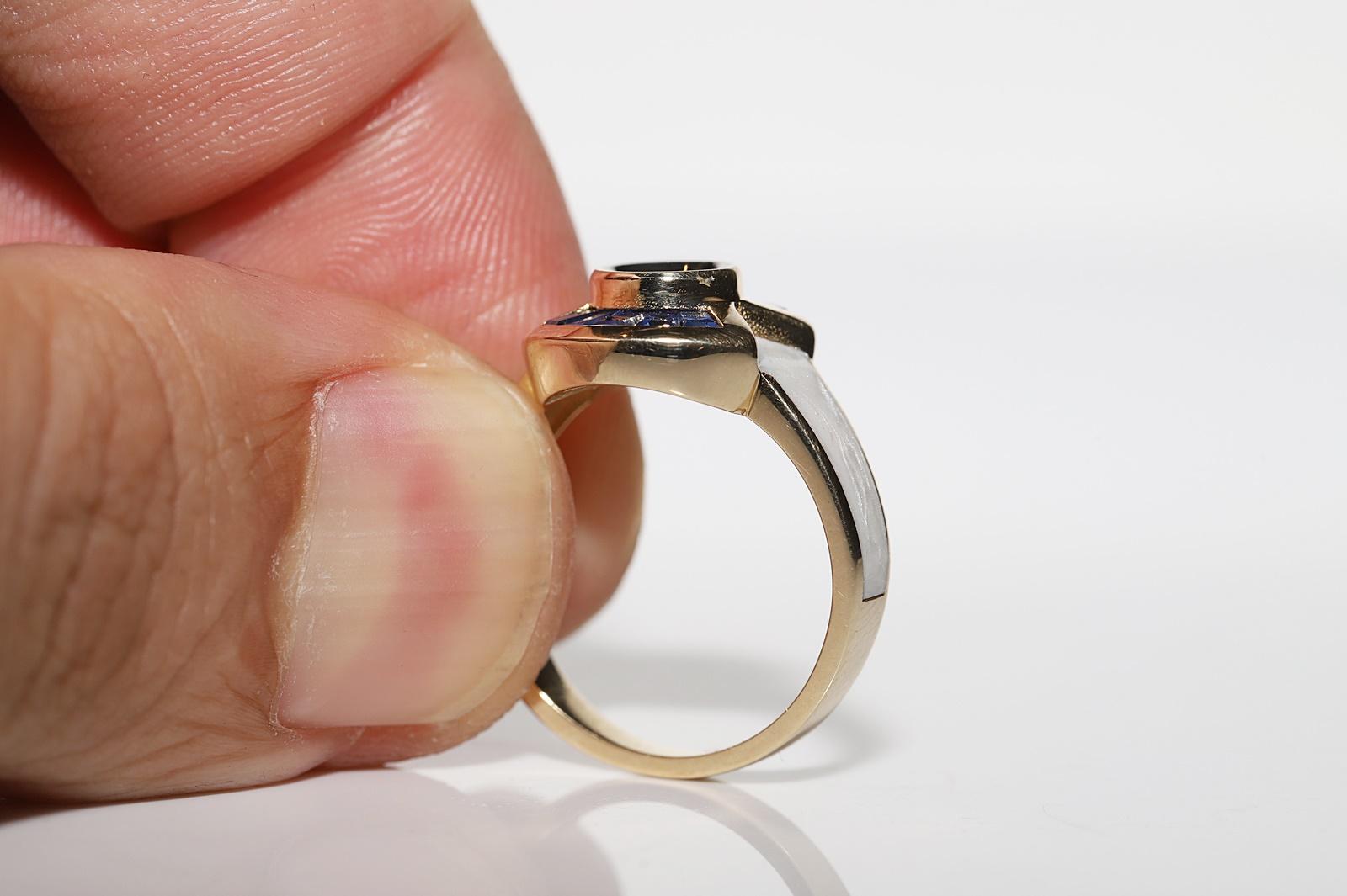  14k Gold Natürlicher Diamant und Kaliber-Saphir Dekorierter Emaille-Ring im Angebot 8