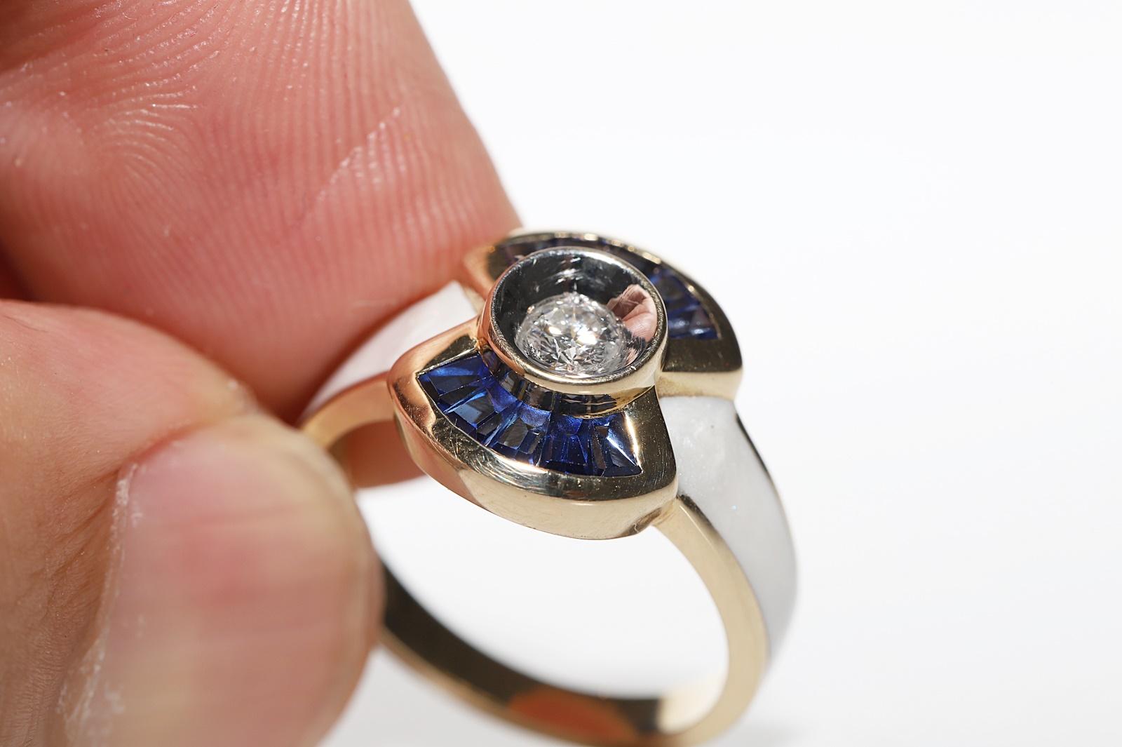  14k Gold Natürlicher Diamant und Kaliber-Saphir Dekorierter Emaille-Ring im Angebot 9