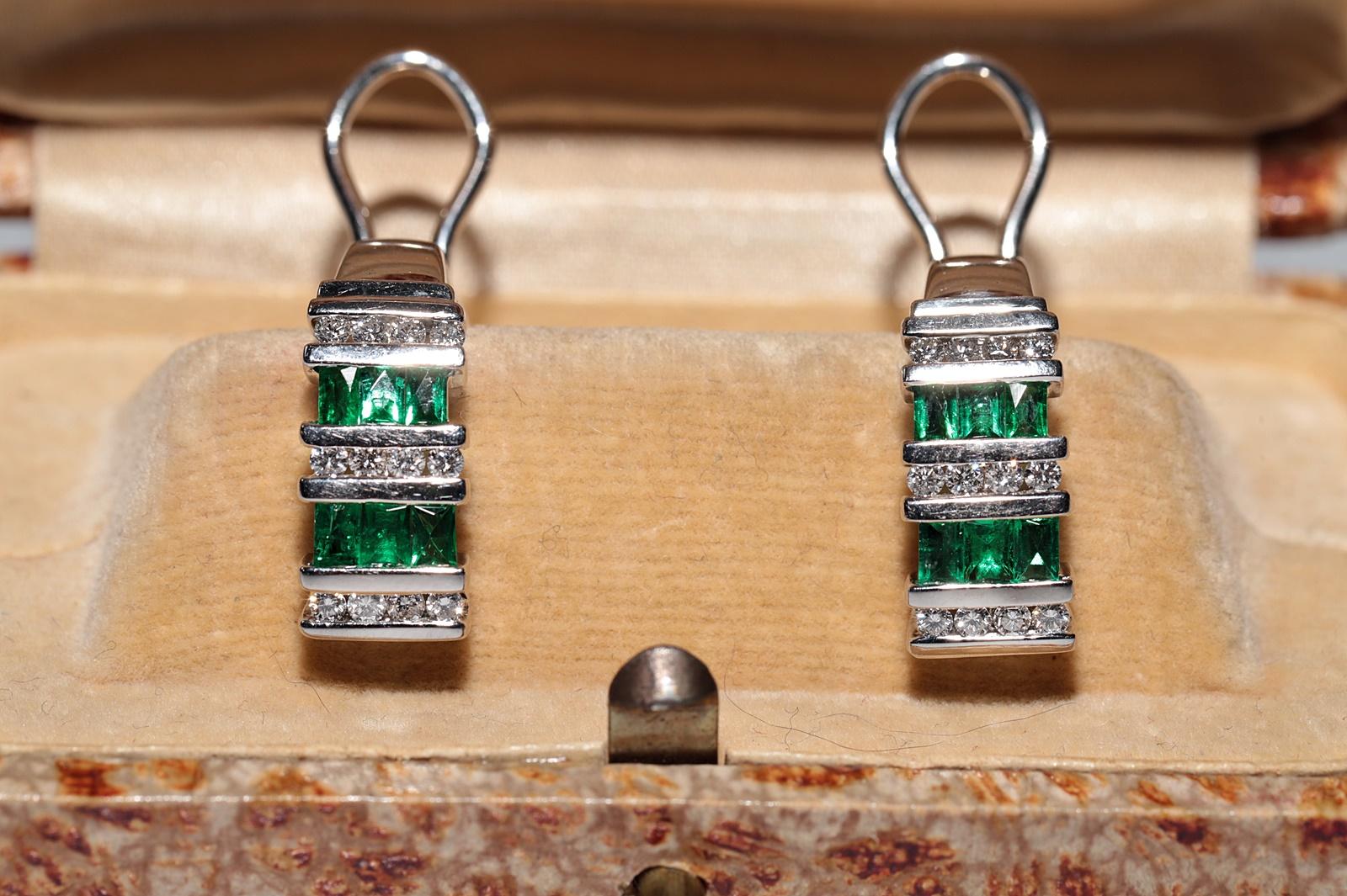 
In very good condition.
Total weight is 6.2 grams.
Totally is diamond 0.48 ct.
The diamond G-H color and vs-s1 clarity.
Totally is emerald 0.60 ct.
Box is not included.
Please contact for any questions.