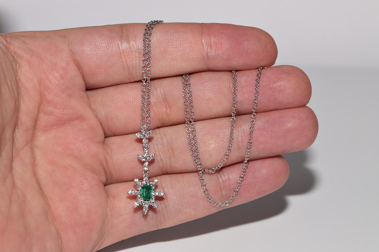 14k Gold Natural Diamond And Emerald Decorated Pendant Necklace For Sale 6