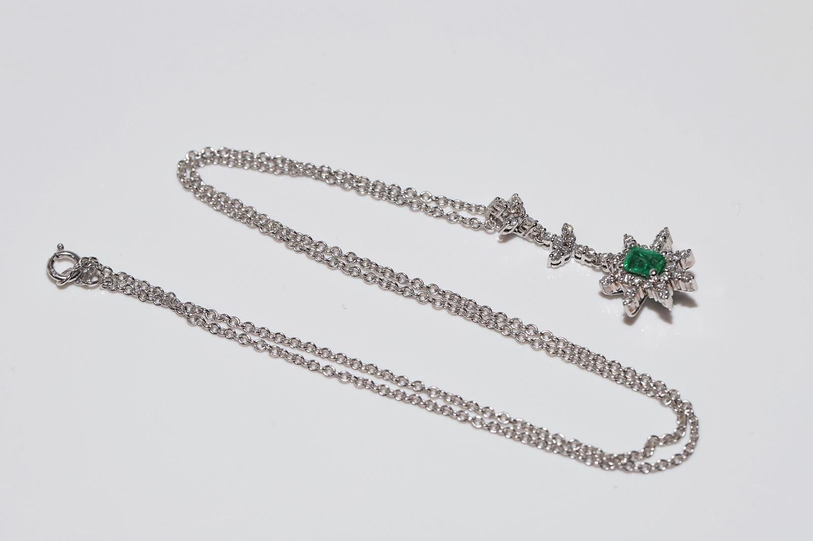 14k Gold Natural Diamond And Emerald Decorated Pendant Necklace For Sale 10