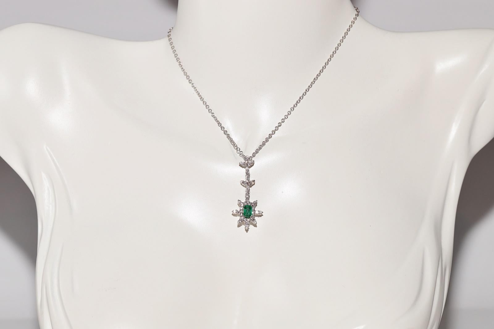 In very good condition.
Total weight is 5.5 grams.
Totally is diamond 0.55 ct.
The diamond is has H color and vs-s1 clarity.
Totally is emerald 0.80 ct.
Total lenght is chain 45 cm.
Please contact for any questions.